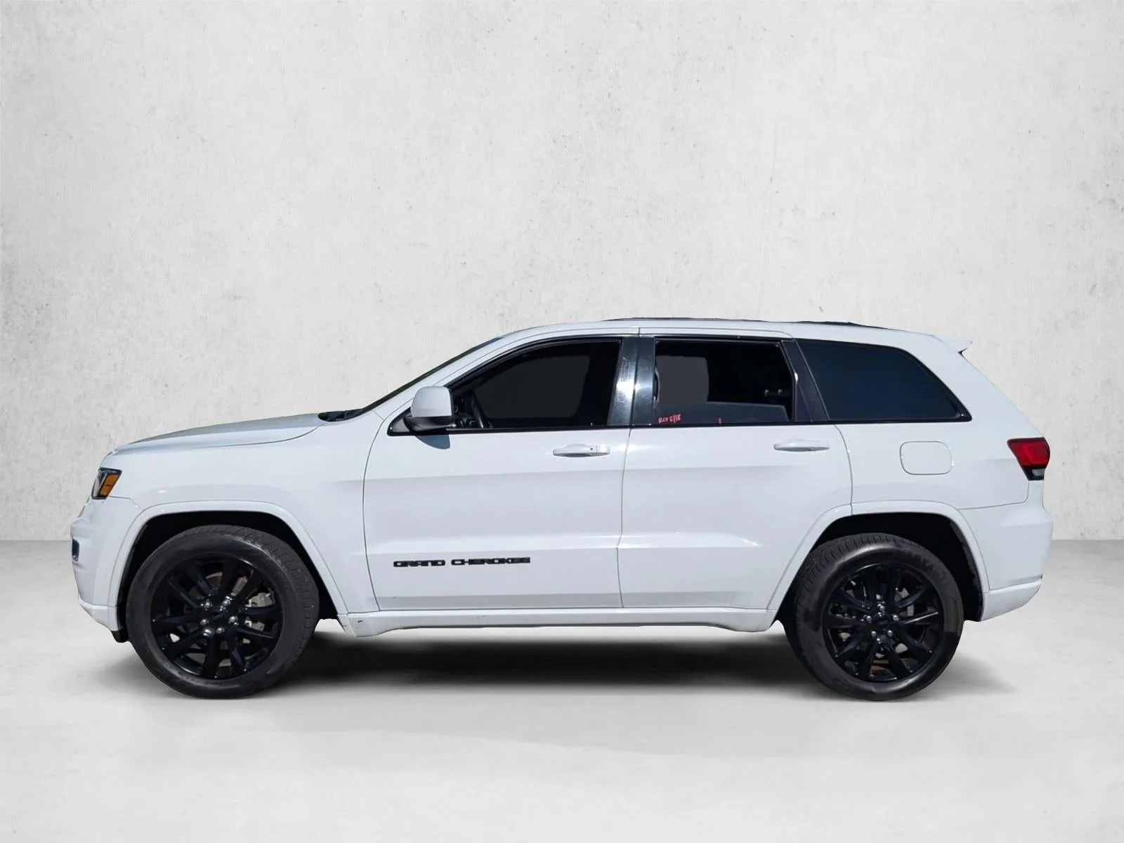 2018 Jeep Grand Cherokee Altitude 4x2 *Ltd Avail* photo 2