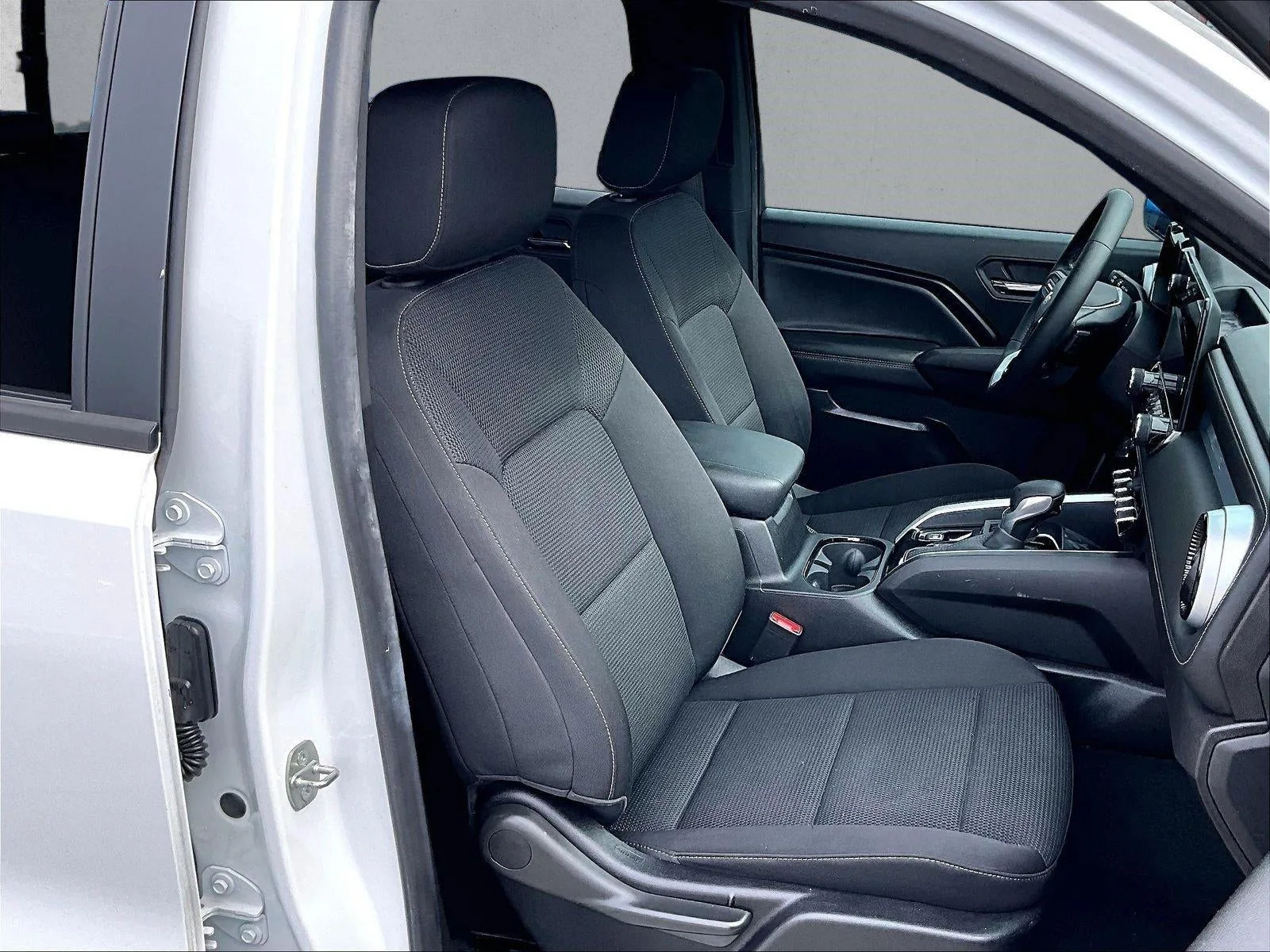 2023 Chevrolet Colorado 2WD LT photo 9
