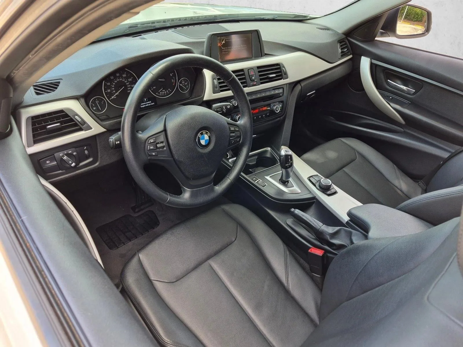2017 BMW 320i Sedan photo 10