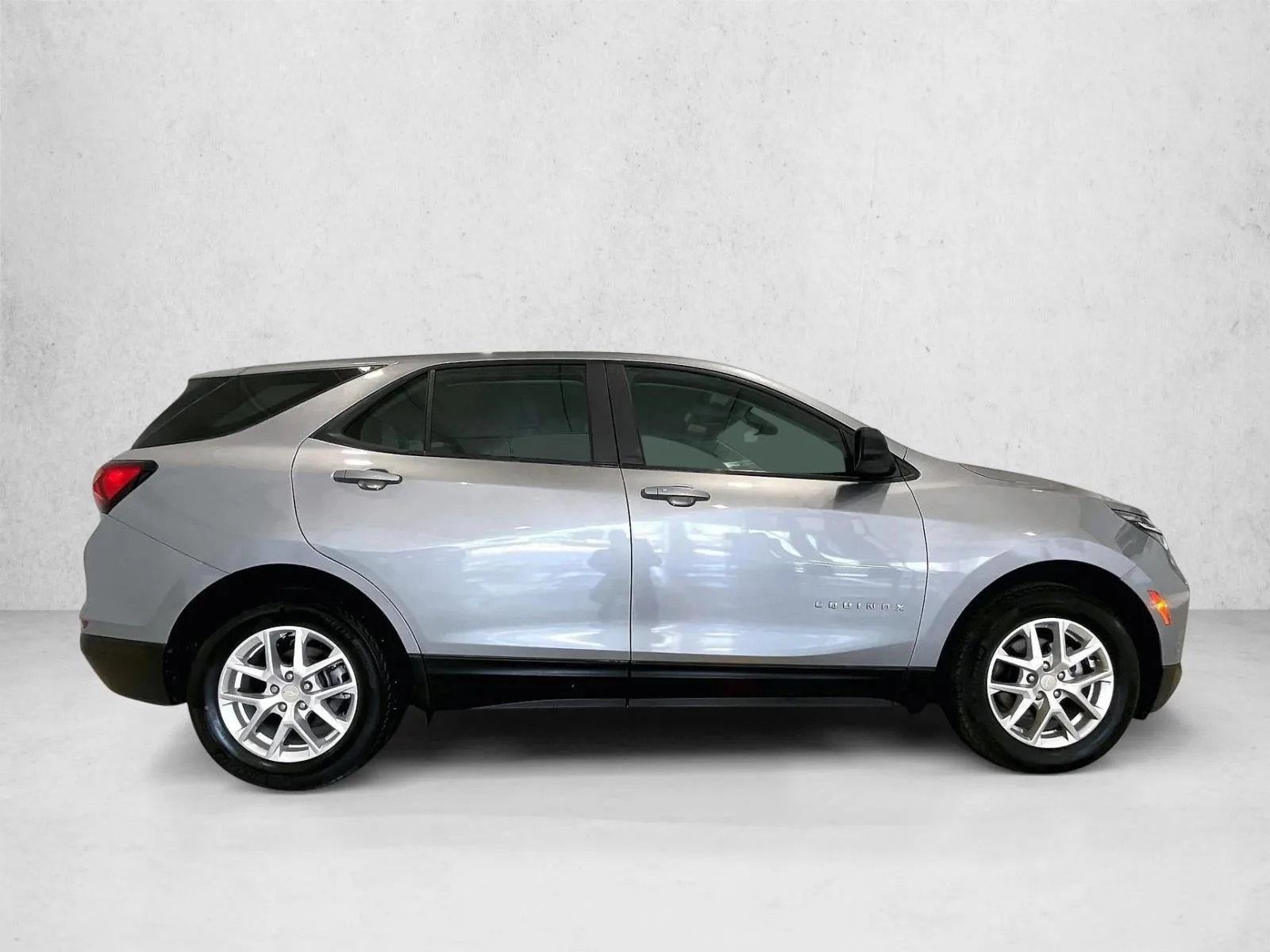 2024 Chevrolet Equinox LS photo 5