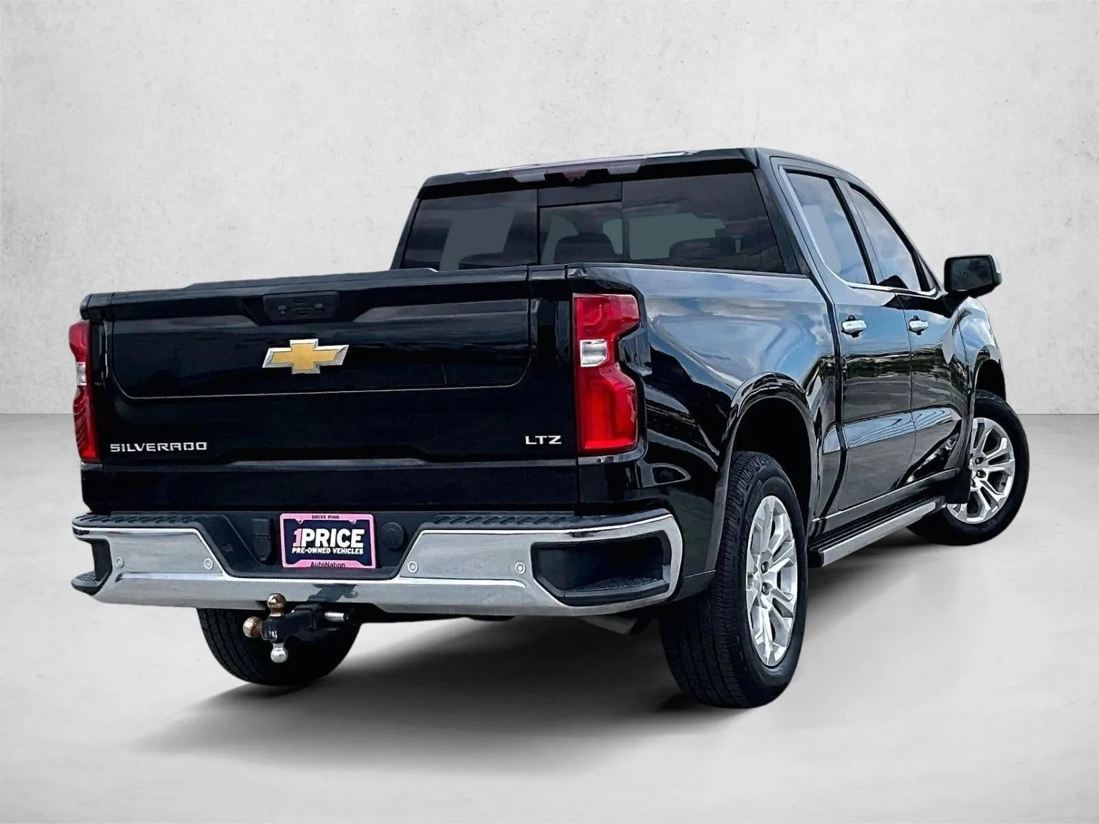 2023 Chevrolet Silverado 1500 LTZ photo 2