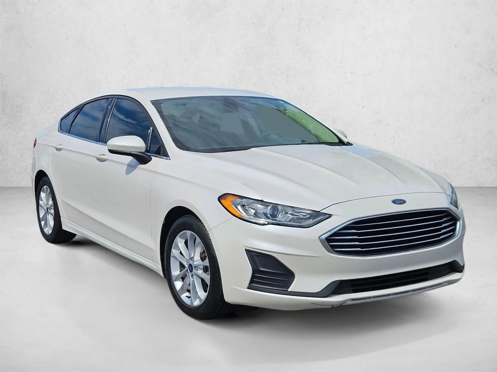 2019 Ford Fusion SE FWD photo 3