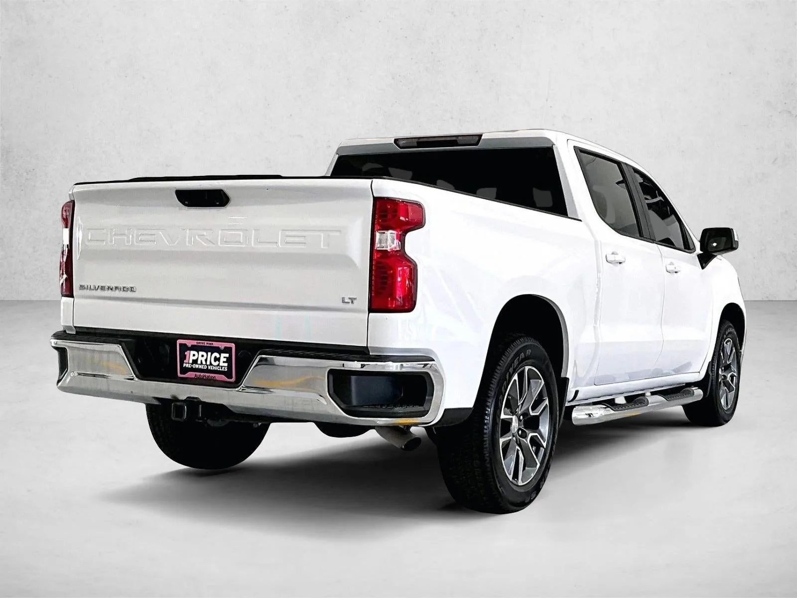 2023 Chevrolet Silverado 1500 LT photo 2