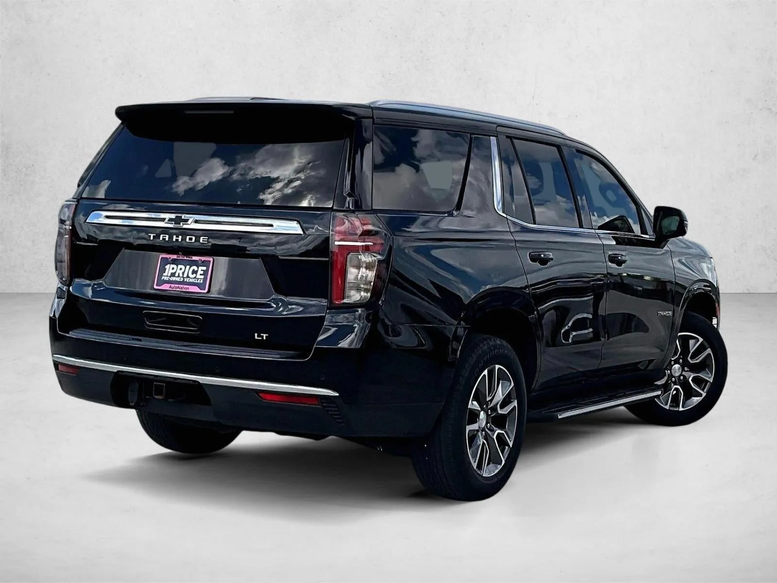 2022 Chevrolet Tahoe LT photo 2