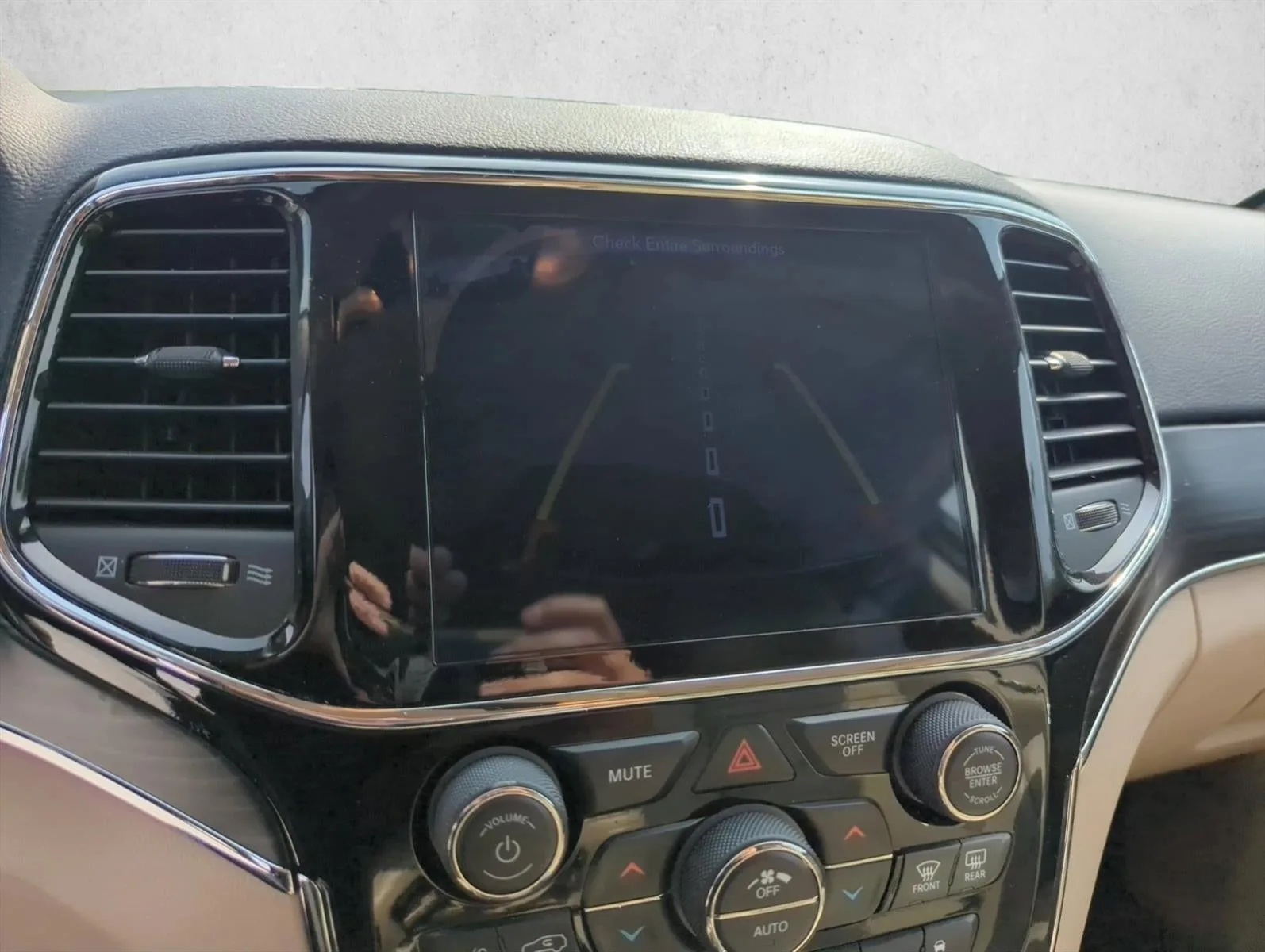 2019 Jeep Grand Cherokee Limited 4x2 photo 12