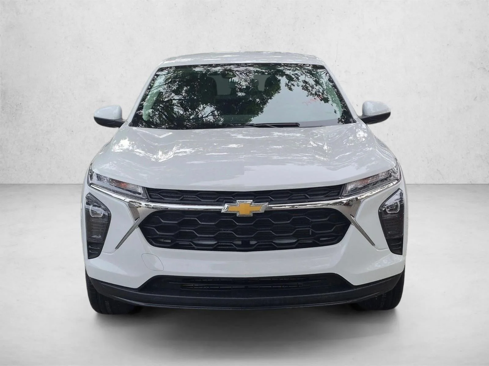 2025 Chevrolet Trax LS photo 2