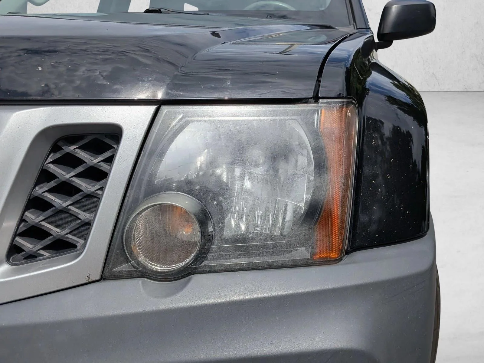 2015 Nissan Xterra 4WD 4dr Auto X photo 2