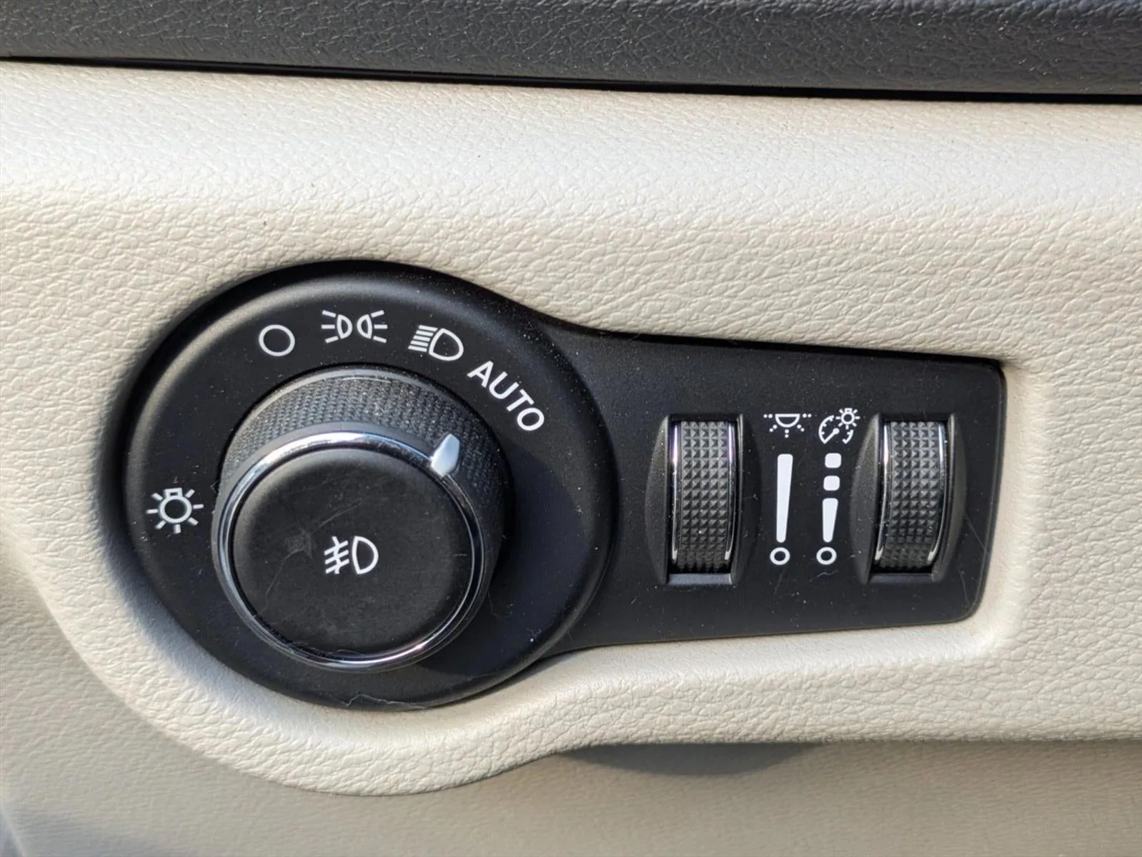 2020 Chrysler Pacifica Touring L Plus FWD photo 12