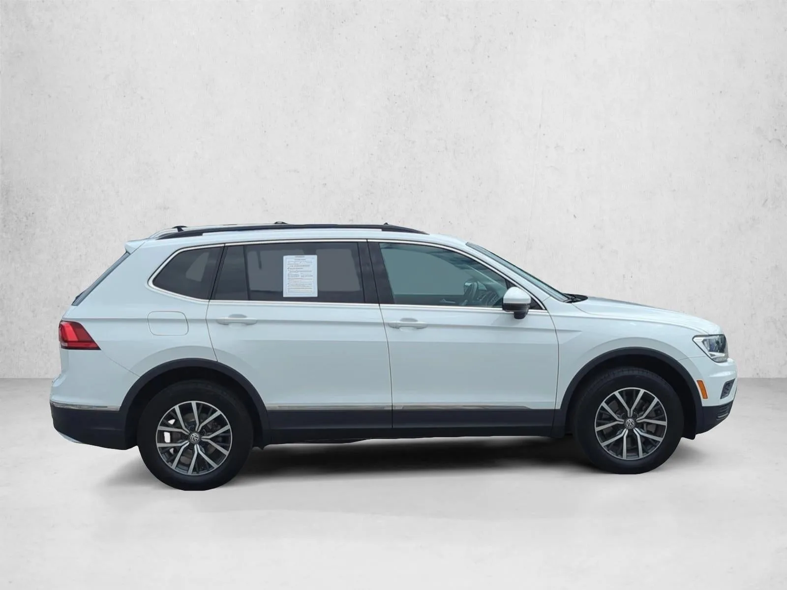 2020 Volkswagen Tiguan 2.0T SE FWD photo 4