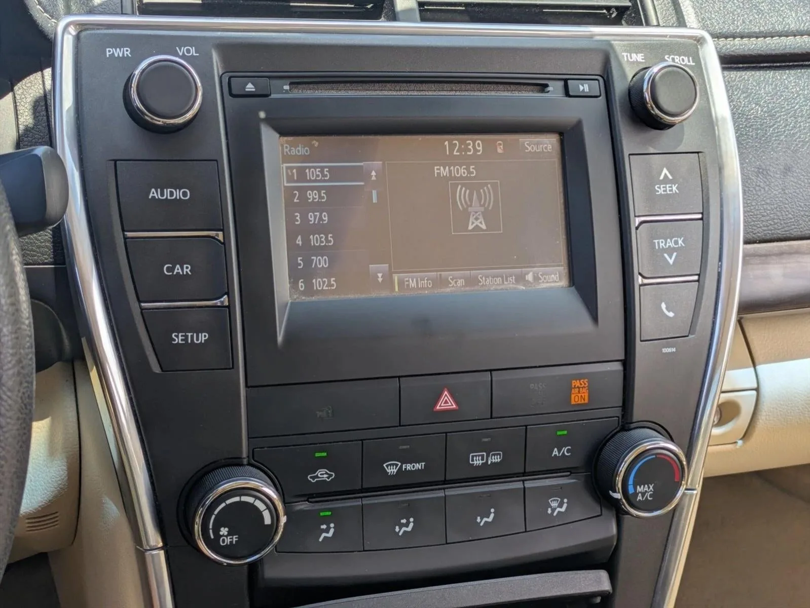 2017 Toyota Camry LE Auto (SE) photo 11