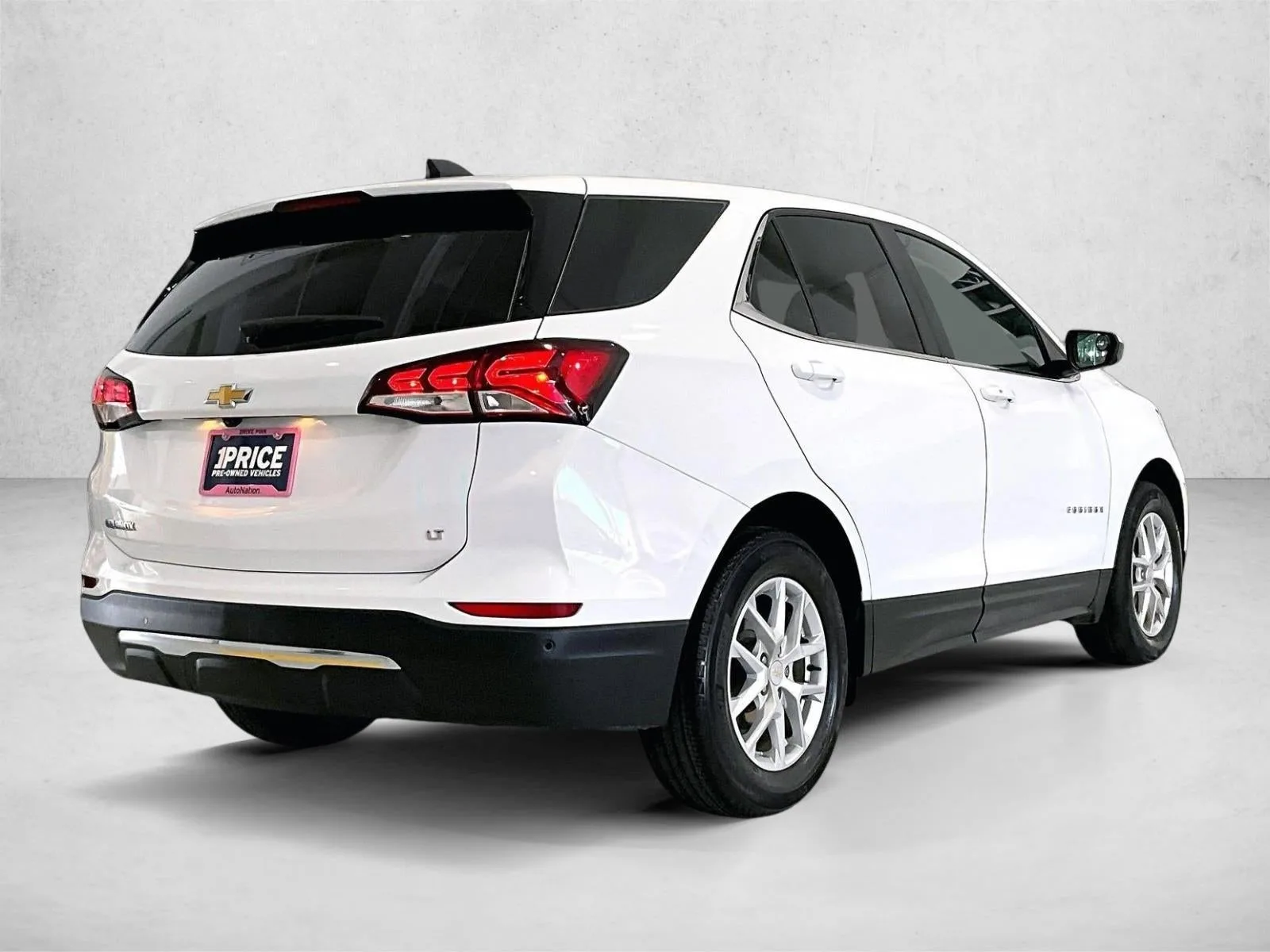 2023 Chevrolet Equinox LT photo 2