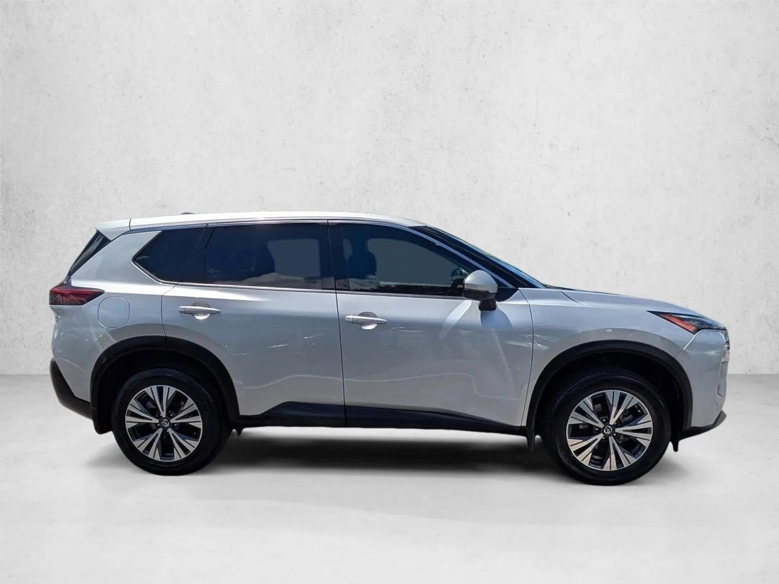 2021 Nissan Rogue FWD SV photo 4