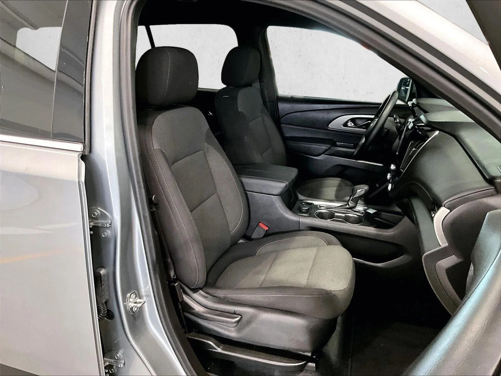 2023 Chevrolet Traverse LT Cloth photo 9