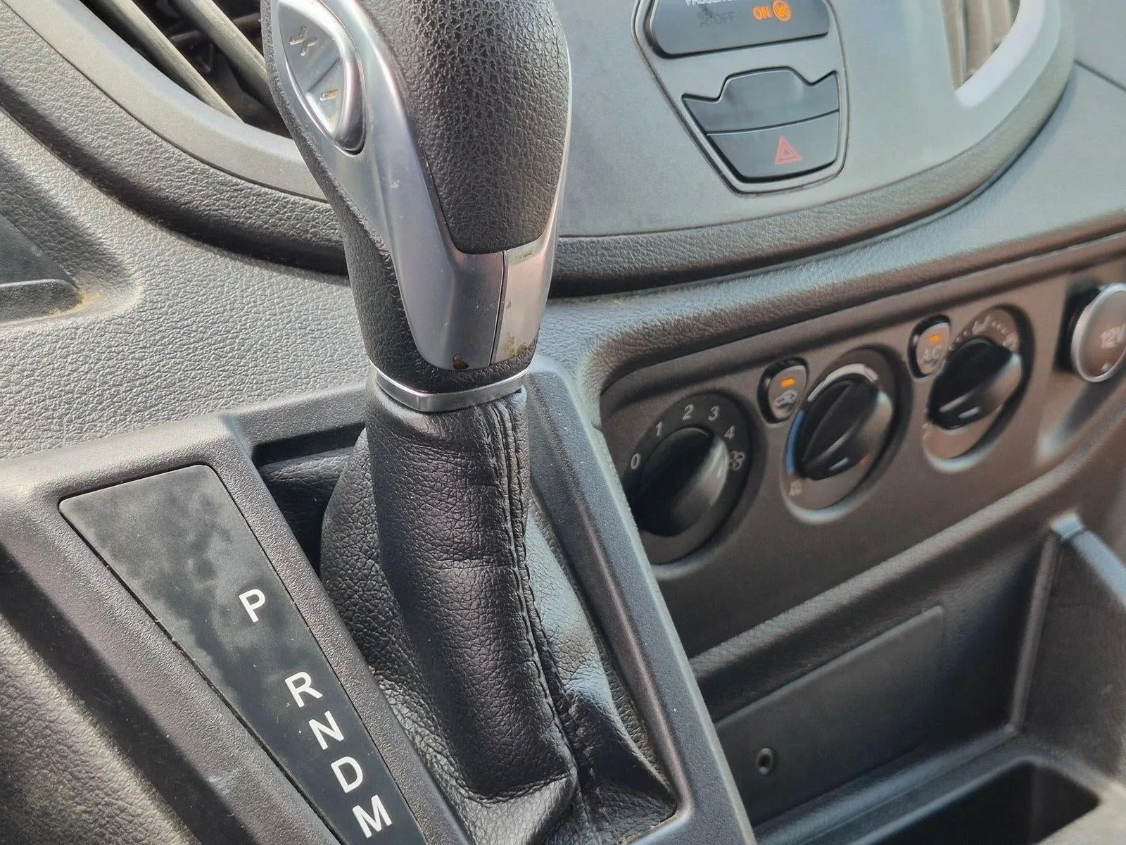 2018 Ford Transit Van T-150 130" Low Rf 8600 GVWR Swing-Out RH Dr photo 9