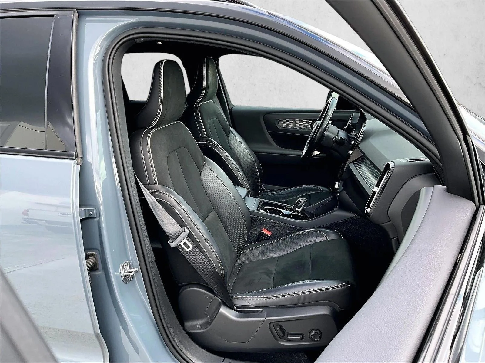 2021 Volvo XC40 Recharge Pure Electric Base photo 9