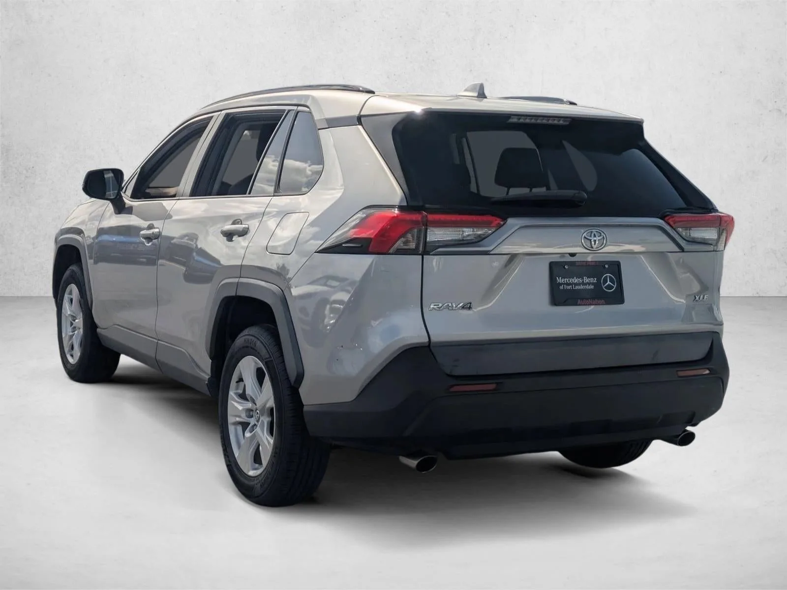 2020 Toyota RAV4 XLE FWD (GS) photo 7