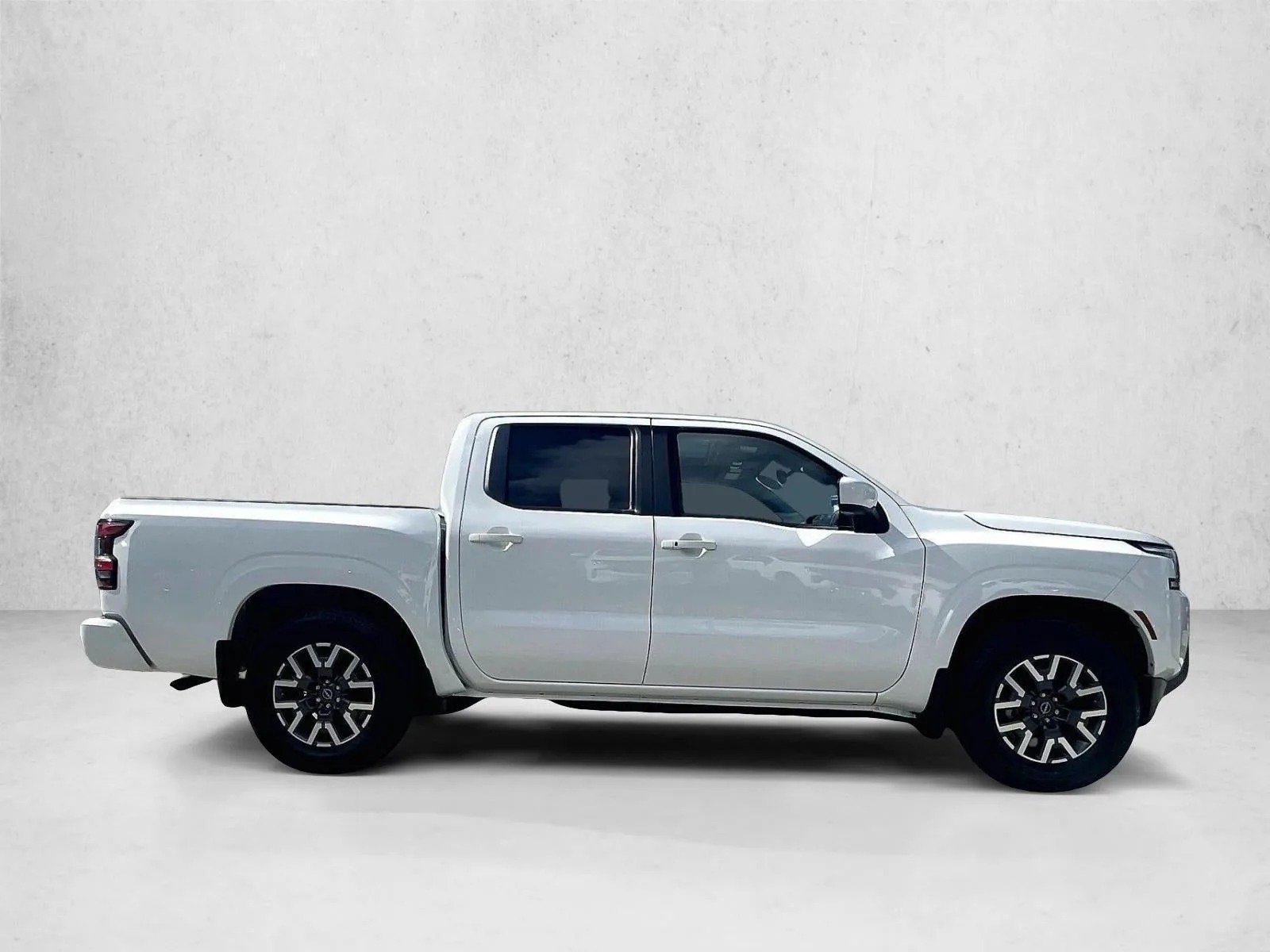 2024 Nissan Frontier Crew Cab SL 4x2 photo 5