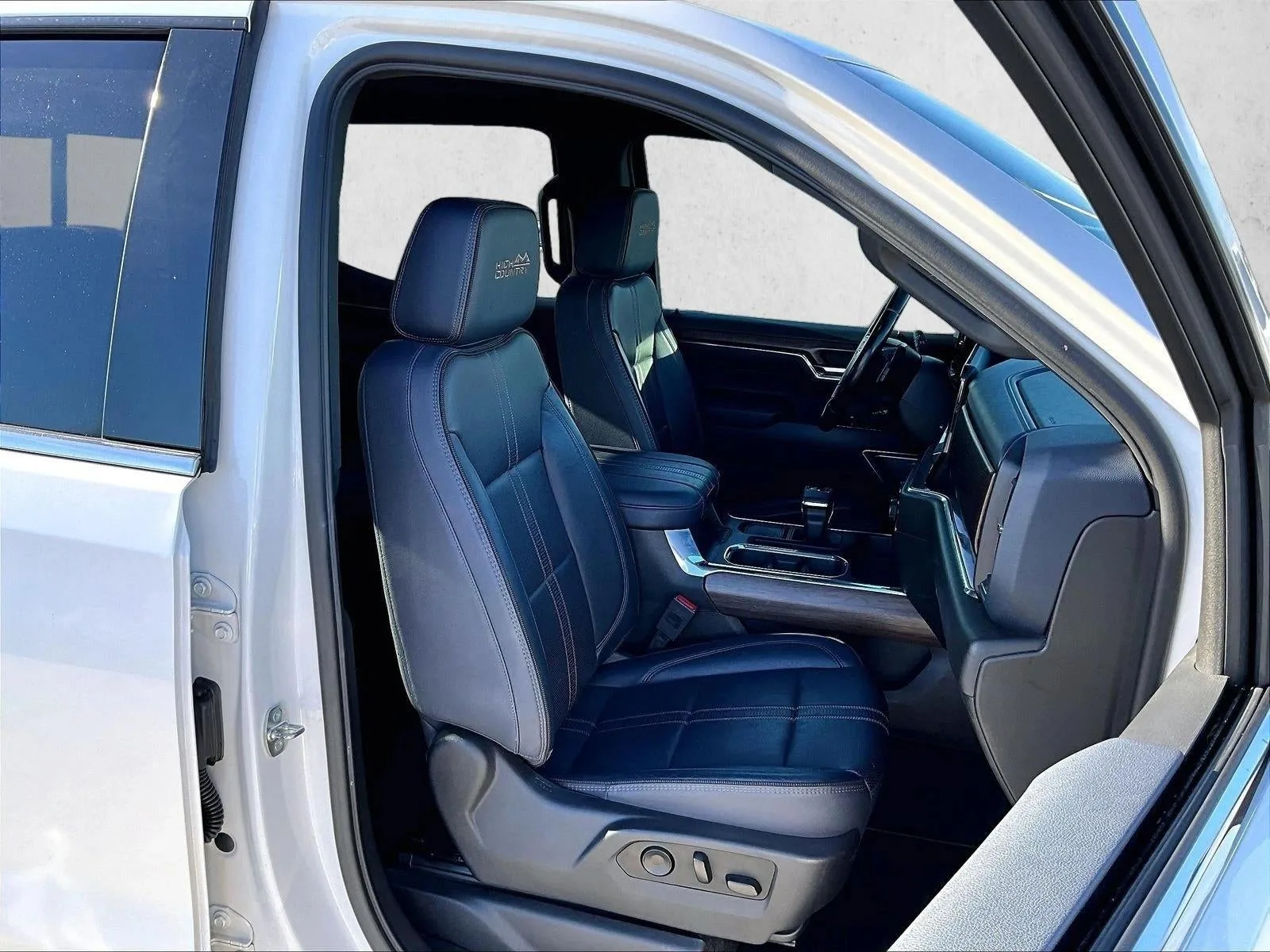 2023 Chevrolet Silverado 1500 High Country photo 9