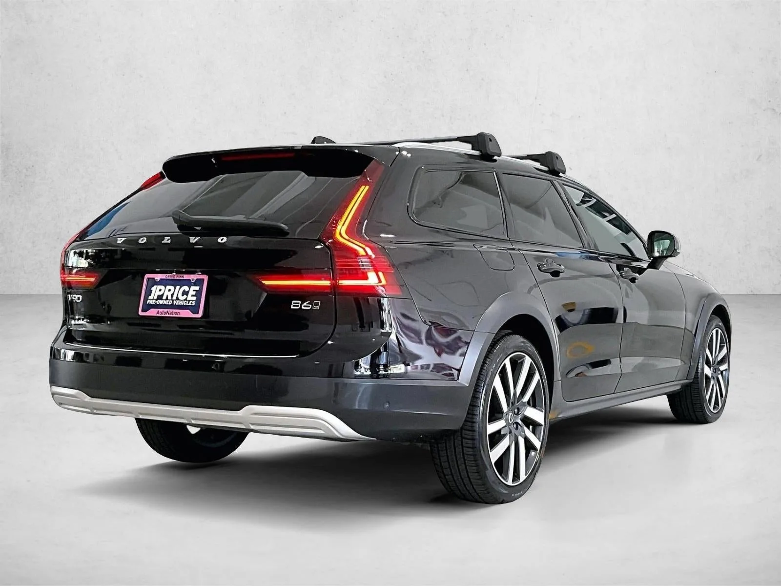 2025 Volvo V90 Cross Country Plus, B6 AWD Gas (mild hybrid) photo 2