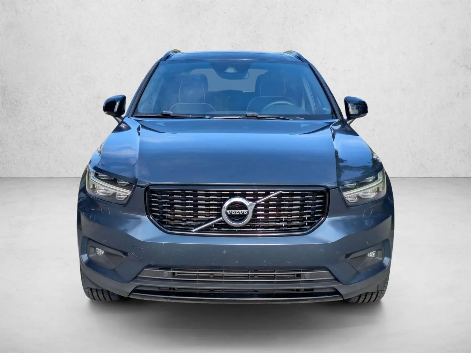 2022 Volvo XC40 T5 AWD R-Design photo 2