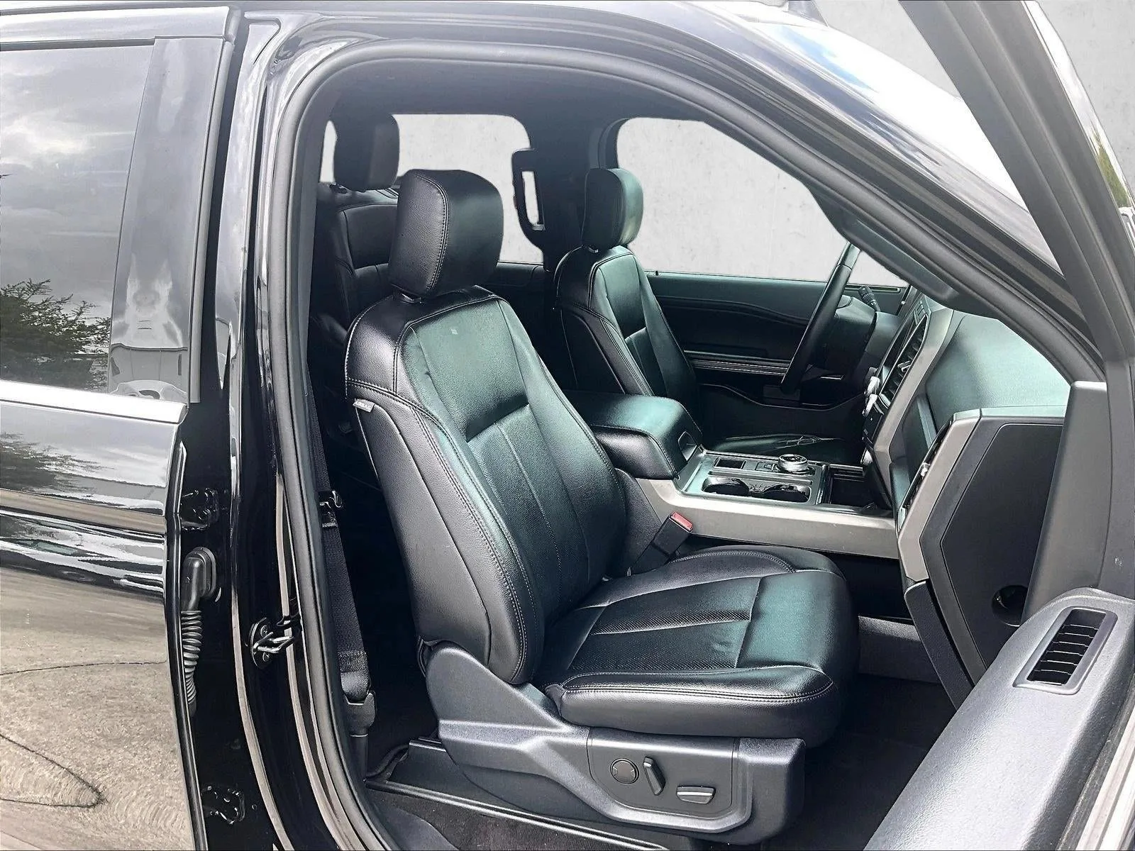 2020 Ford Expedition XLT photo 9