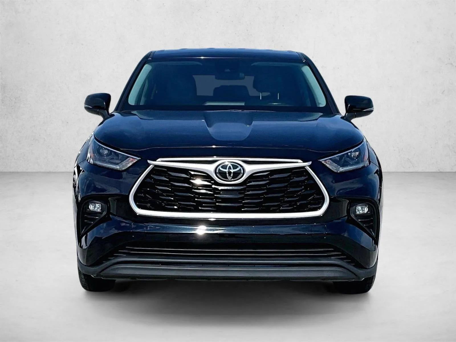 2021 Toyota Highlander LE photo 3