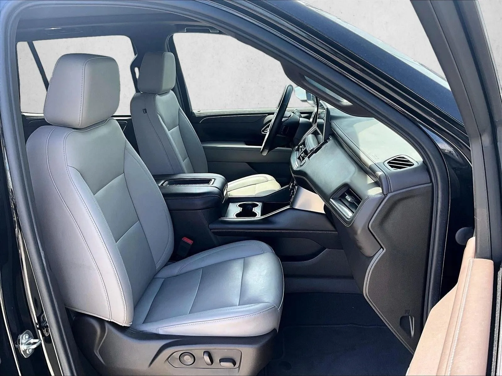 2023 Chevrolet Tahoe LT photo 9