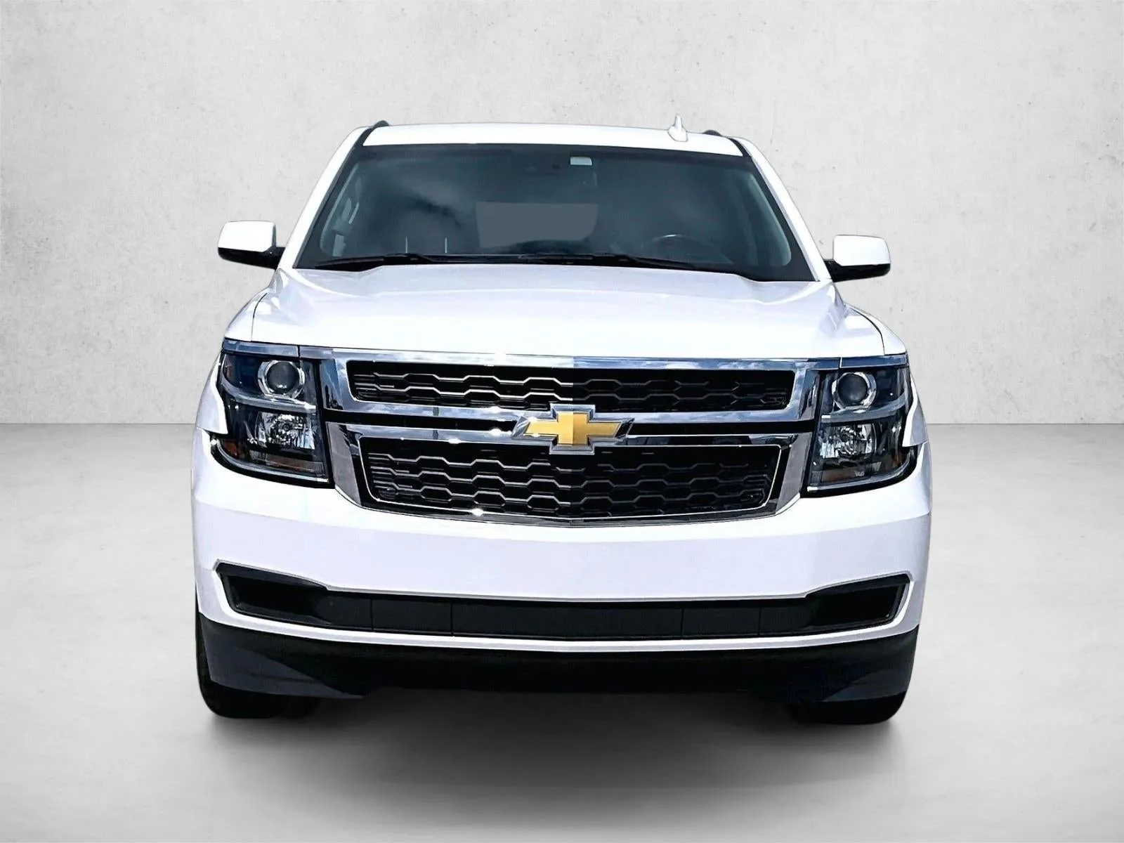 2018 Chevrolet Suburban LT photo 3
