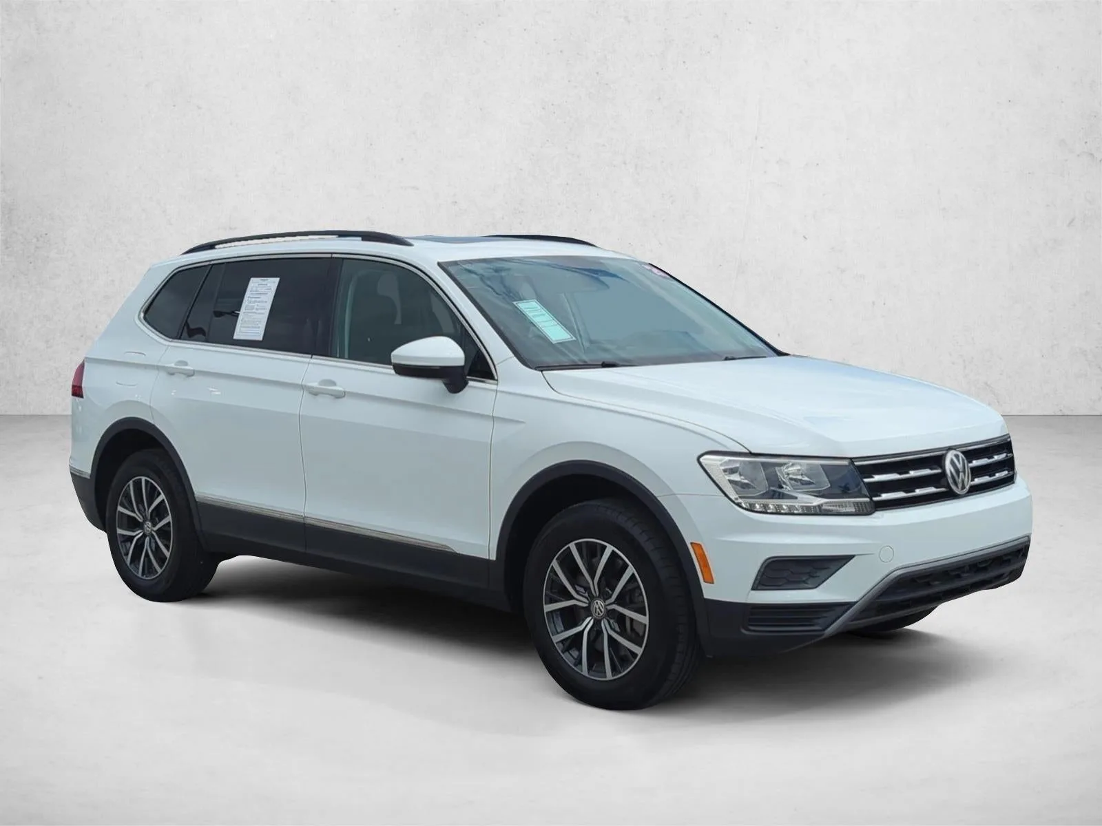 2020 Volkswagen Tiguan 2.0T SE FWD photo 3