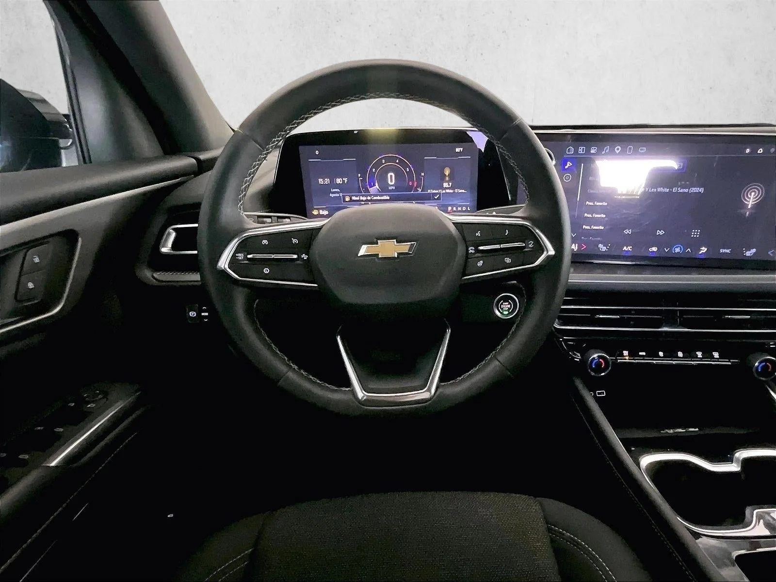 2025 Chevrolet Traverse LT photo 7