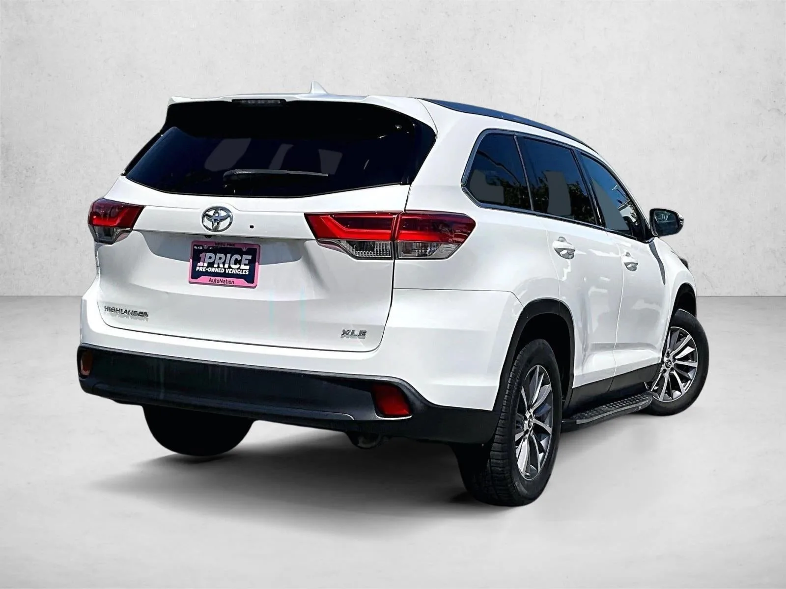 2019 Toyota Highlander XLE photo 2