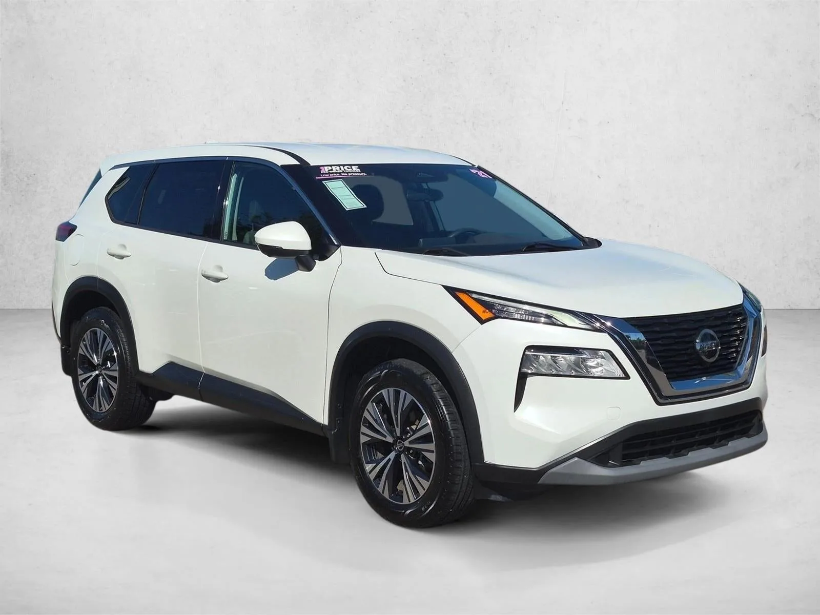 2021 Nissan Rogue FWD SV photo 3