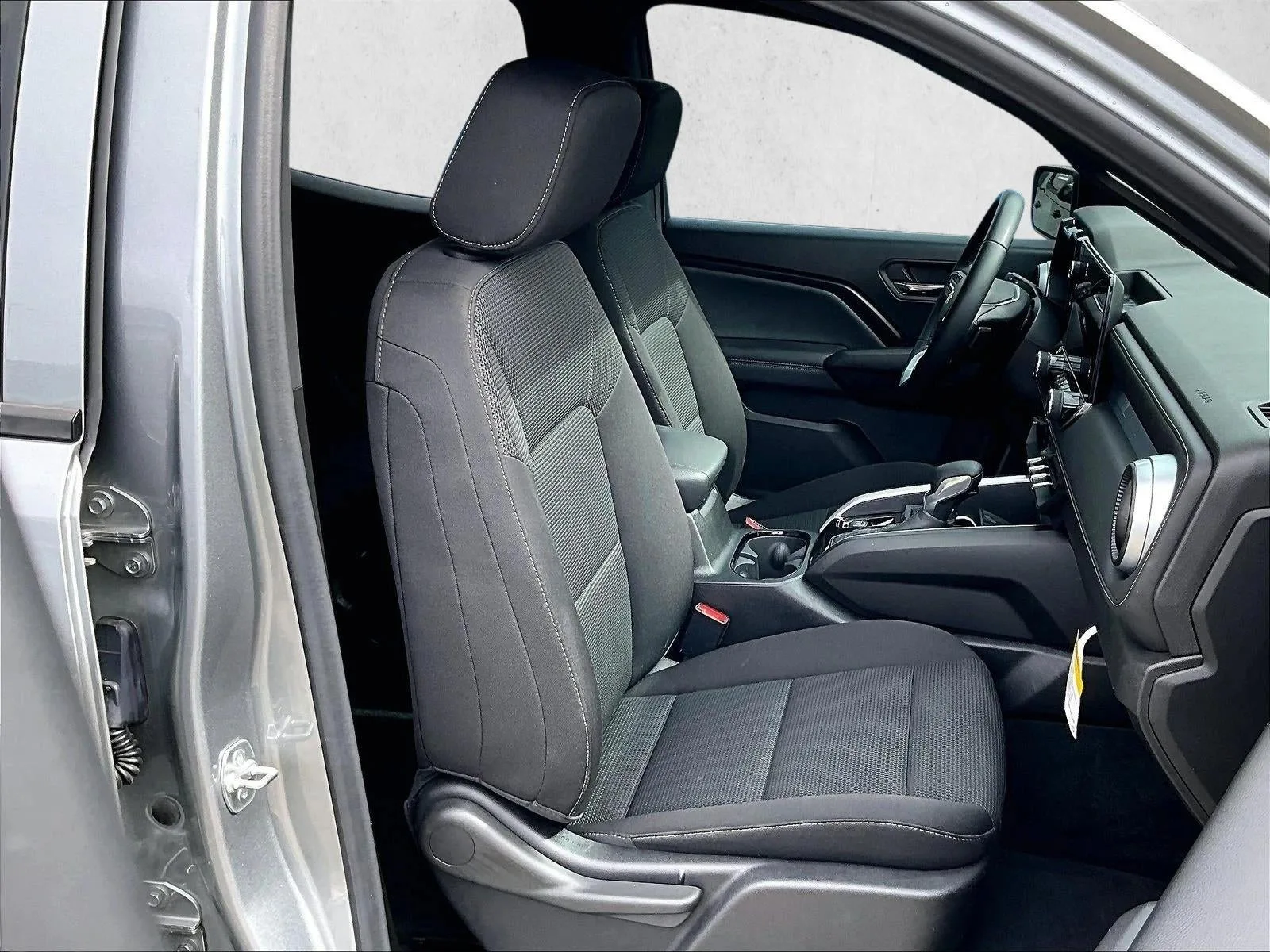 2025 Chevrolet Colorado WT/LT photo 9