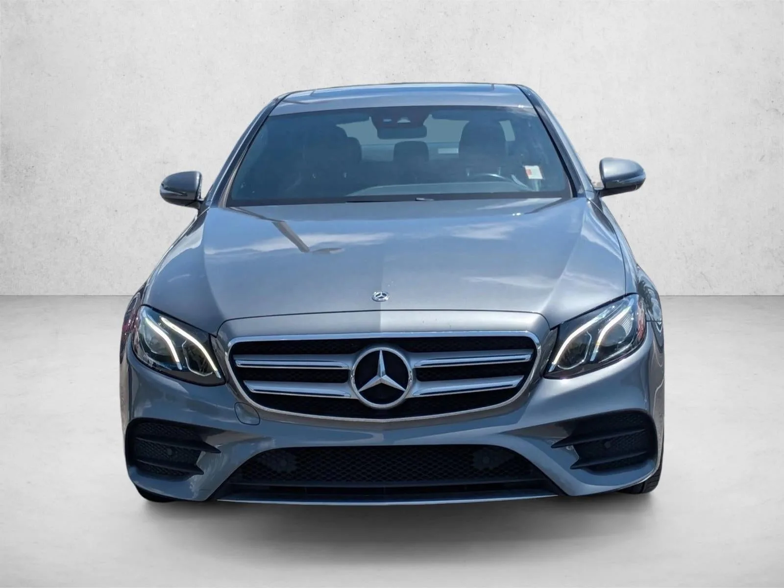 2017 Mercedes-Benz E 300 4MATIC® photo 2