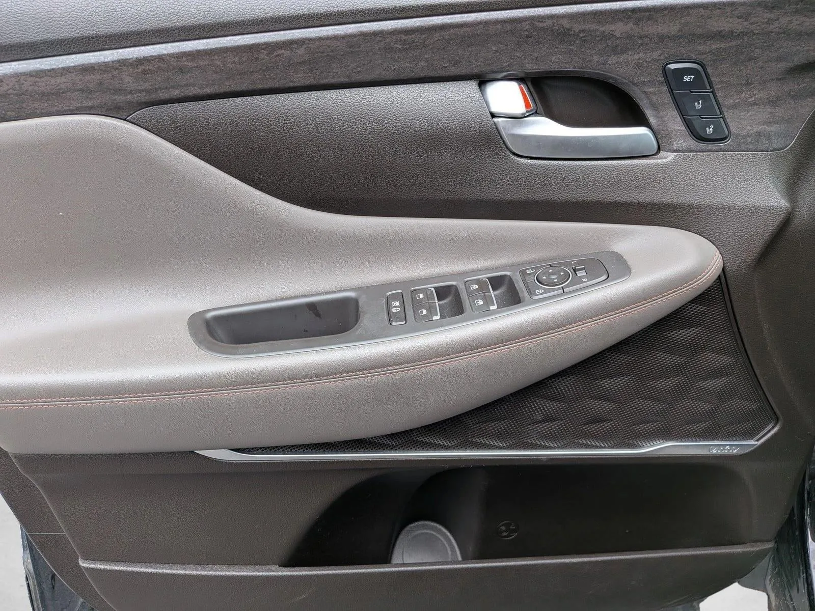 2020 Hyundai SANTA FE Limited 2.0T Auto FWD photo 11