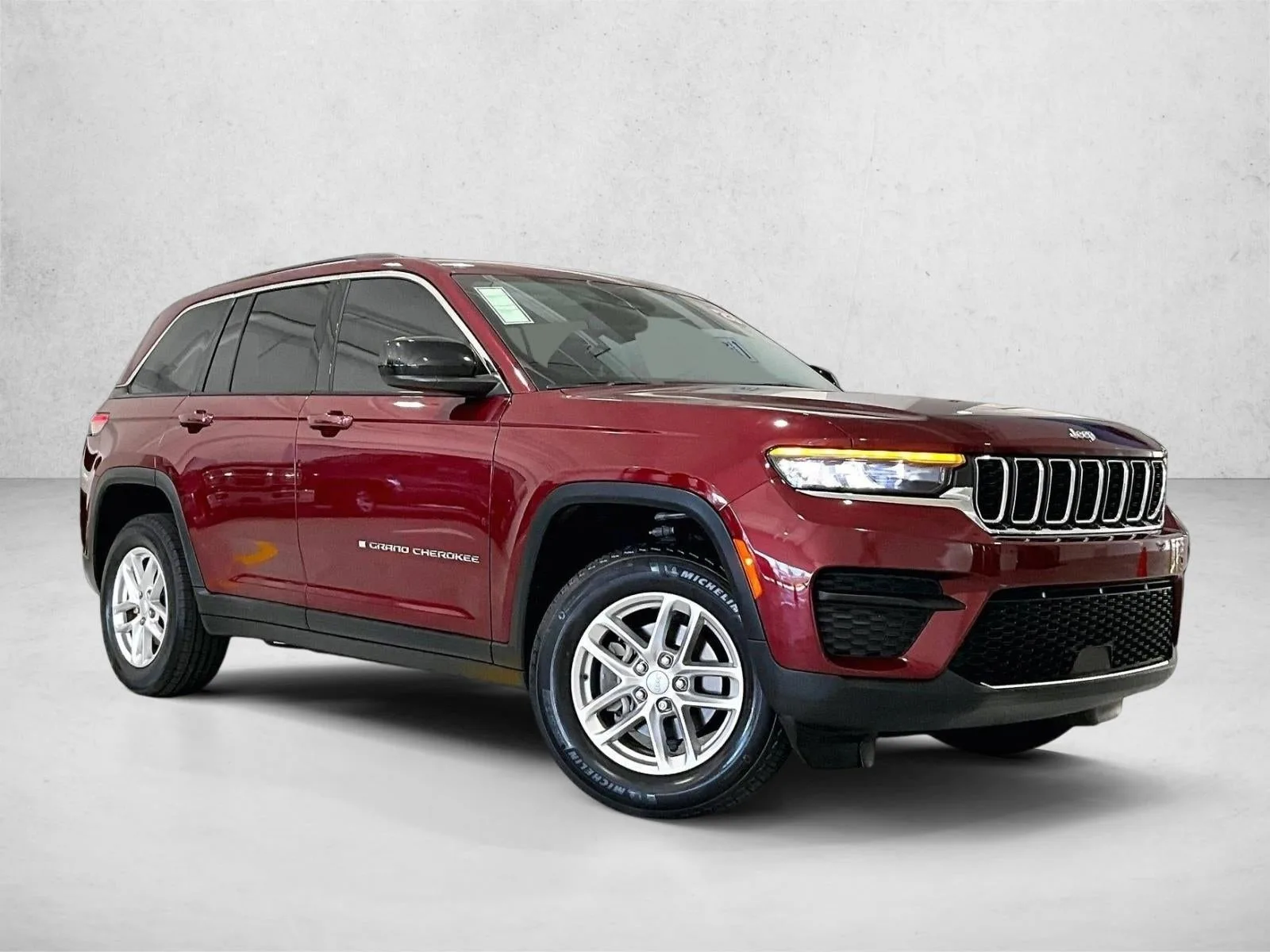 2023 Jeep Grand Cherokee Laredo photo 12
