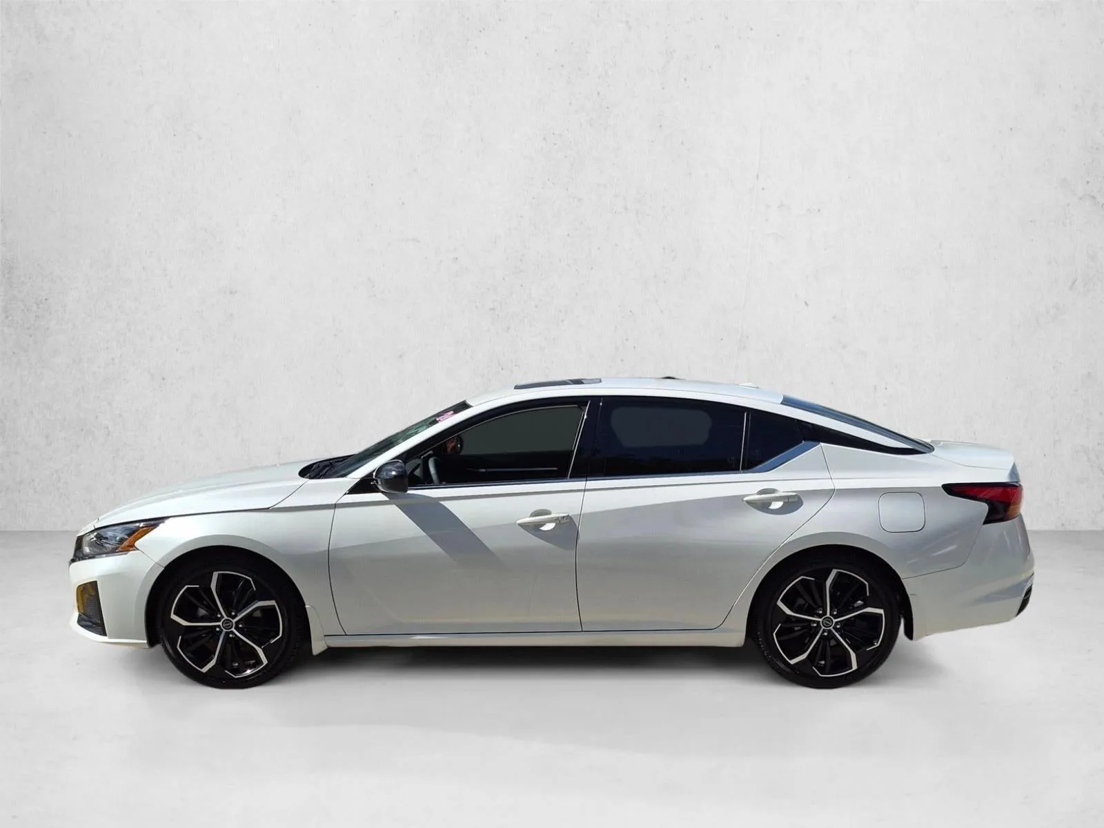 2024 Nissan Altima 2.5 SR Sedan photo 9
