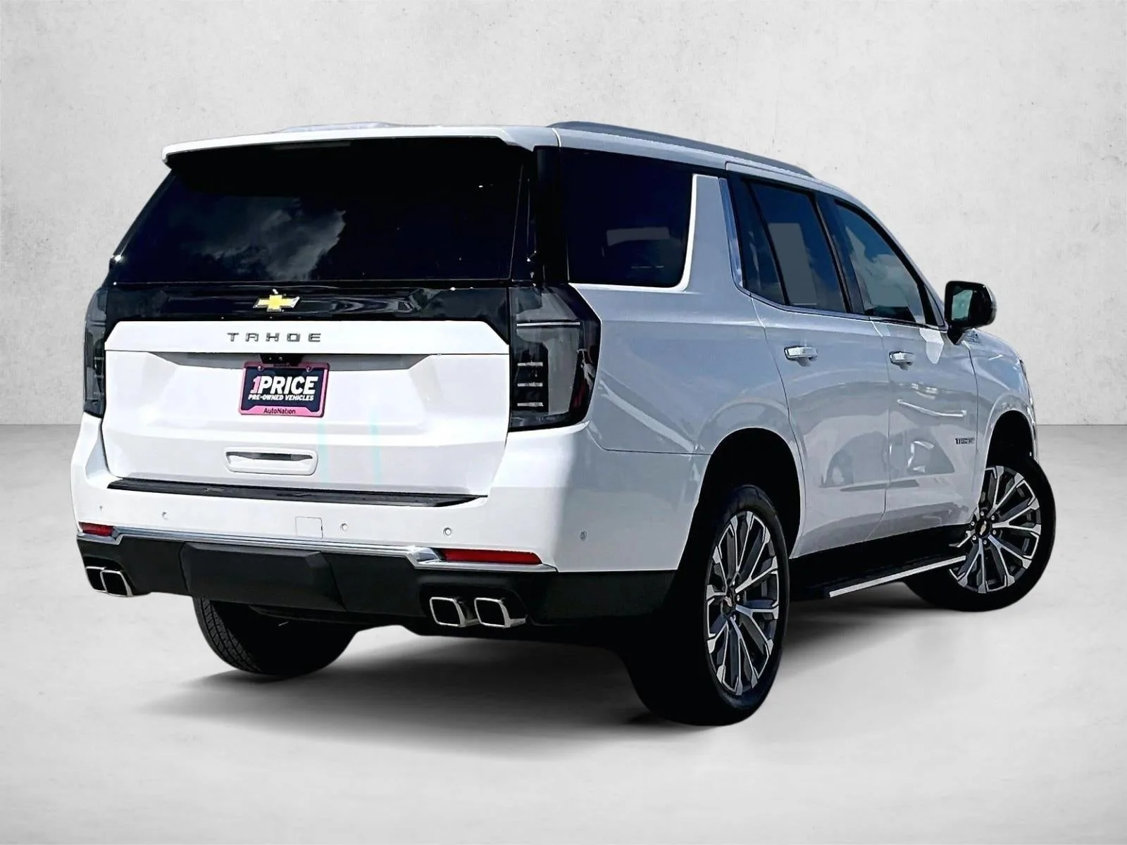 2025 Chevrolet Tahoe High Country photo 2