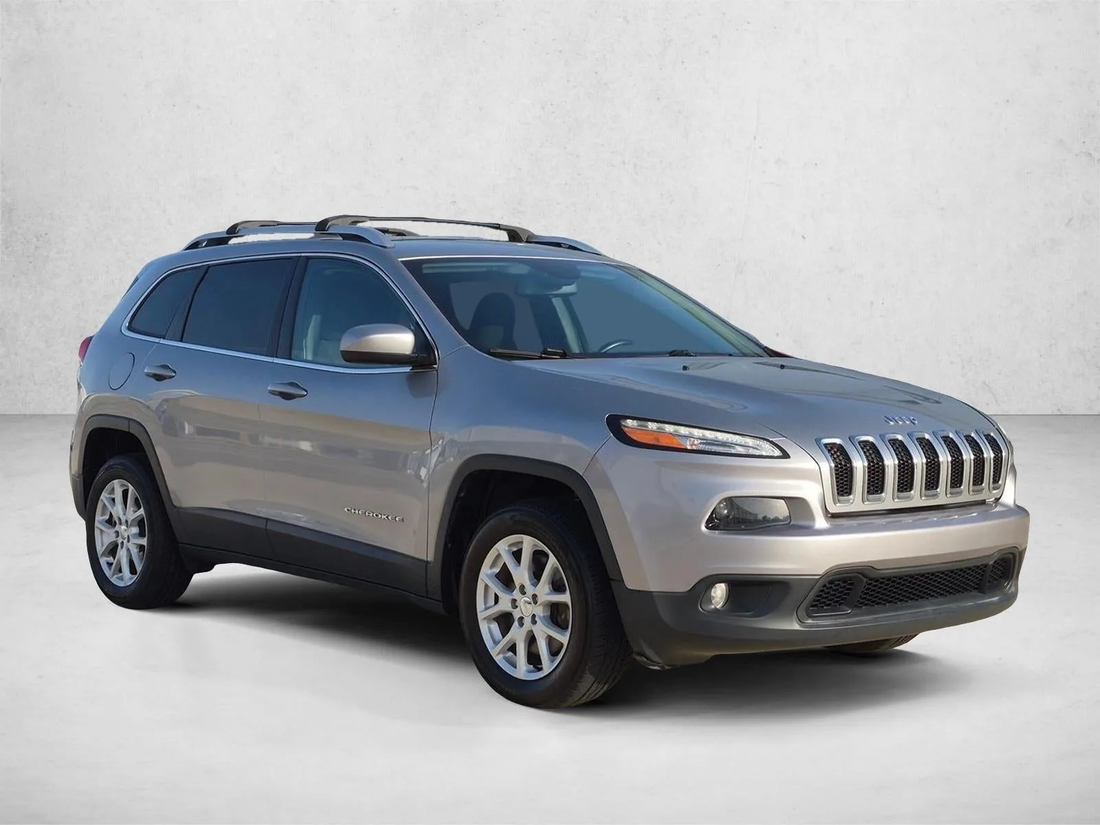2017 Jeep Cherokee Latitude FWD photo 3