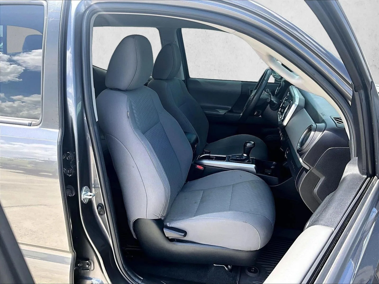 2023 Toyota Tacoma SR5 V6 photo 9