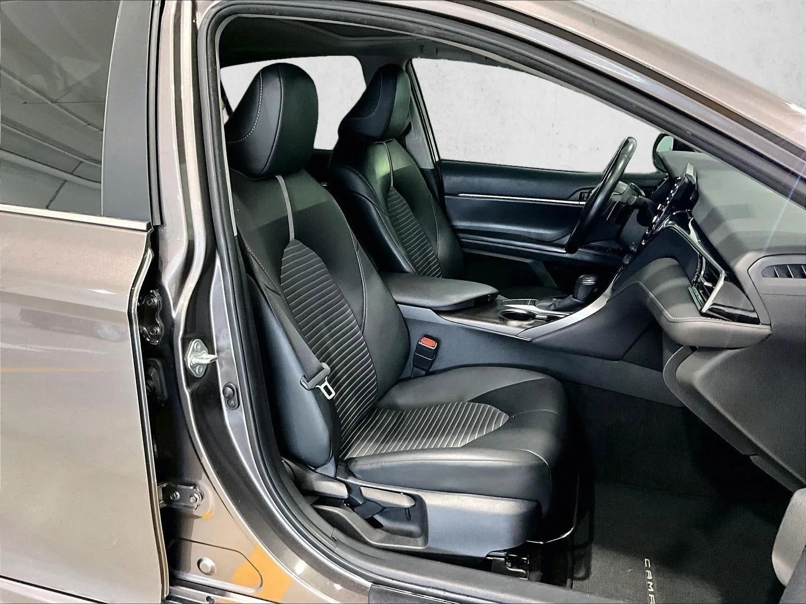 2024 Toyota Camry SE photo 9
