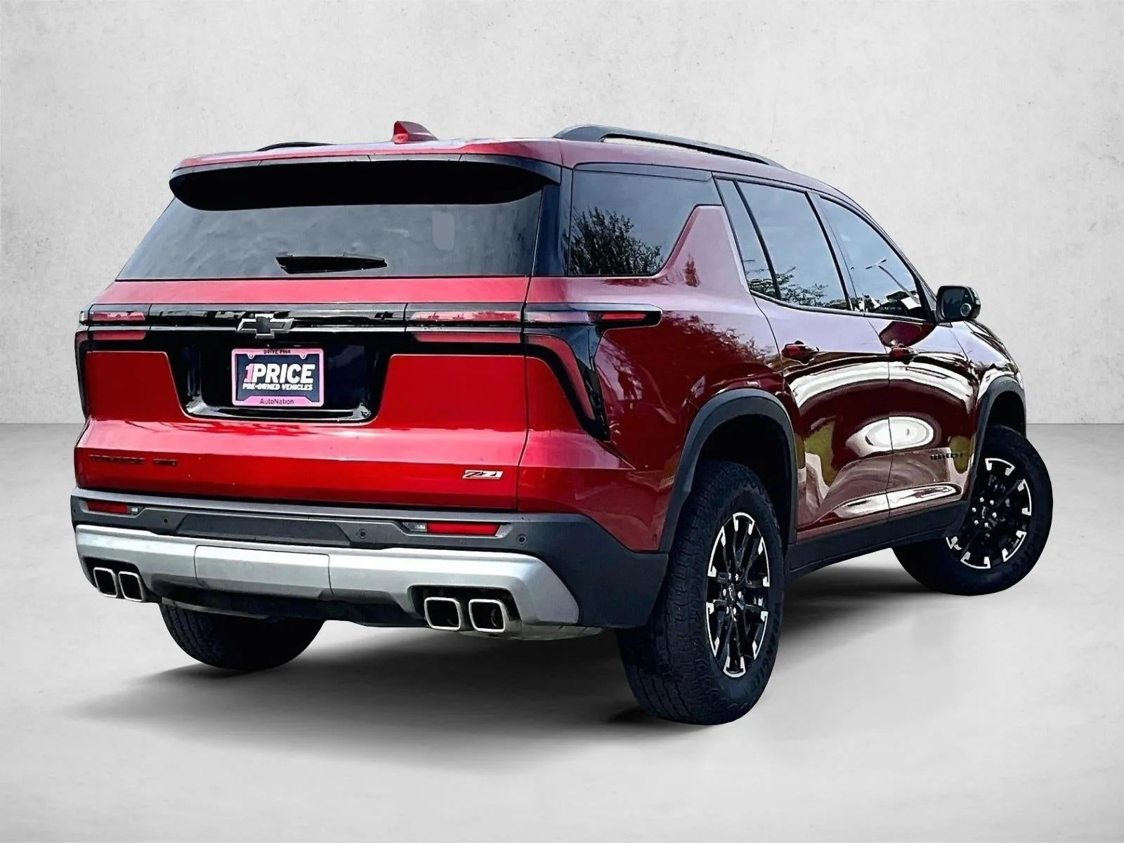 2025 Chevrolet Traverse Z71 photo 2