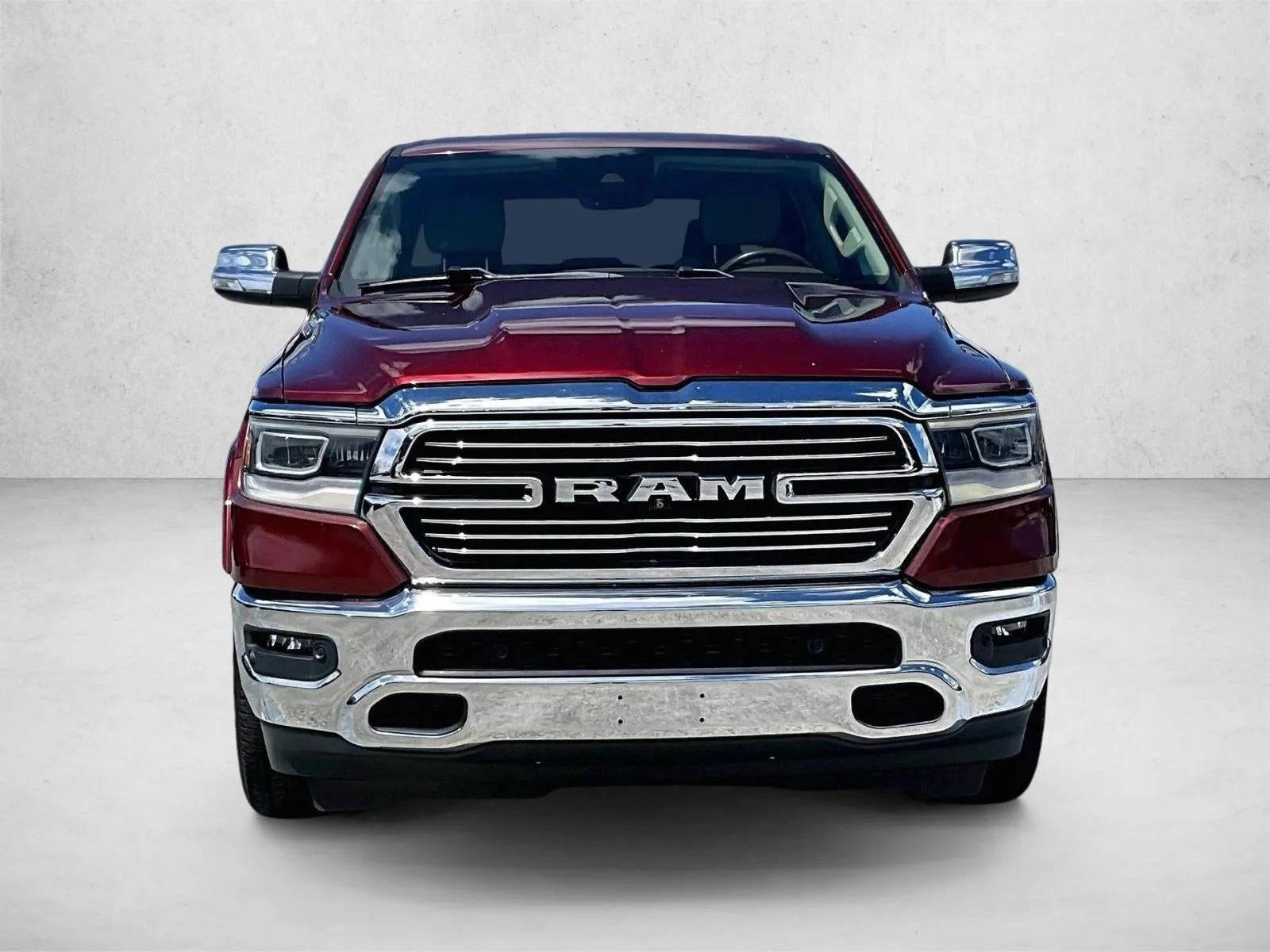 2019 RAM 1500 Laramie Crew Cab 4x2 5'7" Box photo 3
