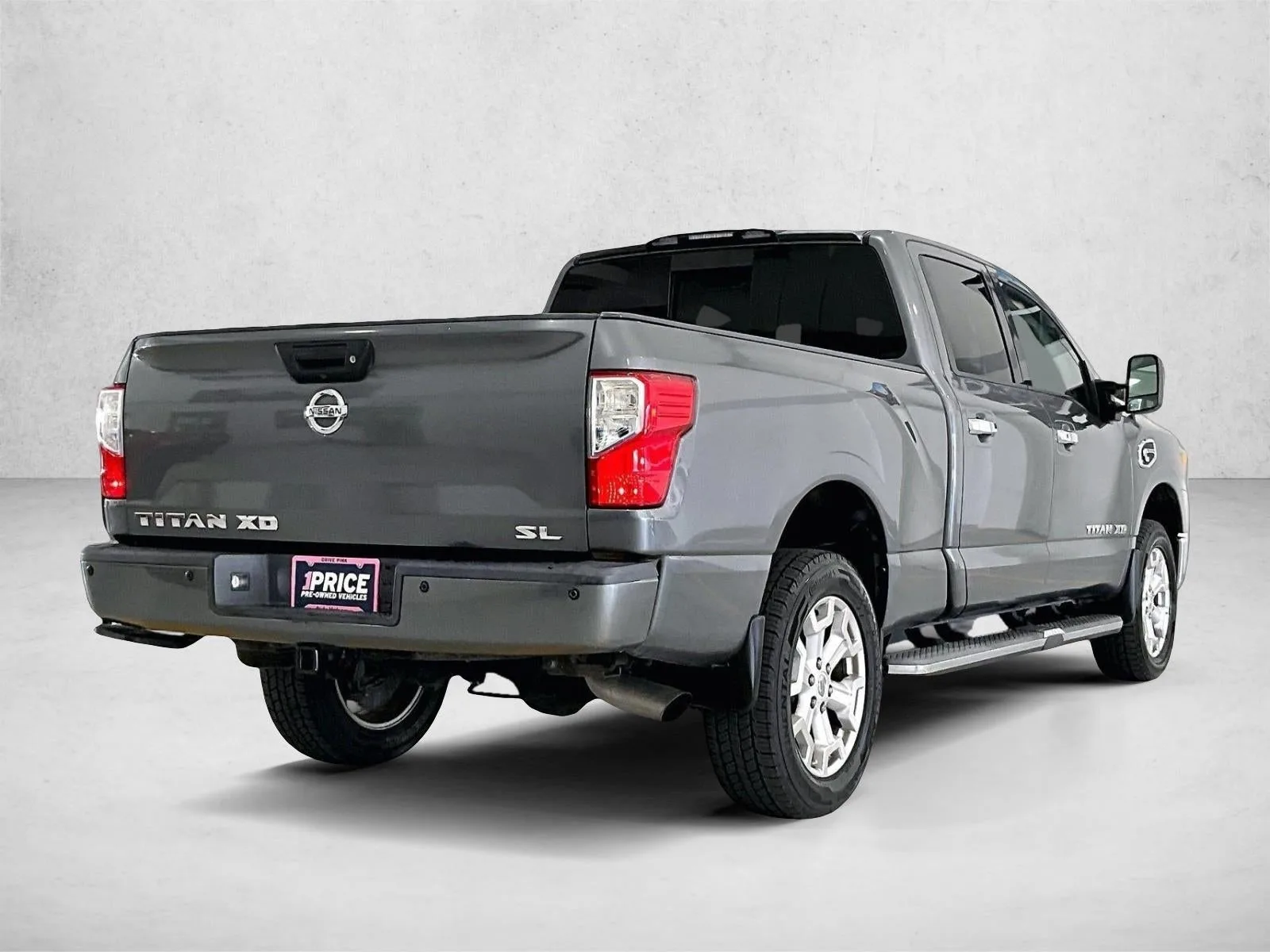 2016 Nissan TITAN XD SL Diesel photo 2