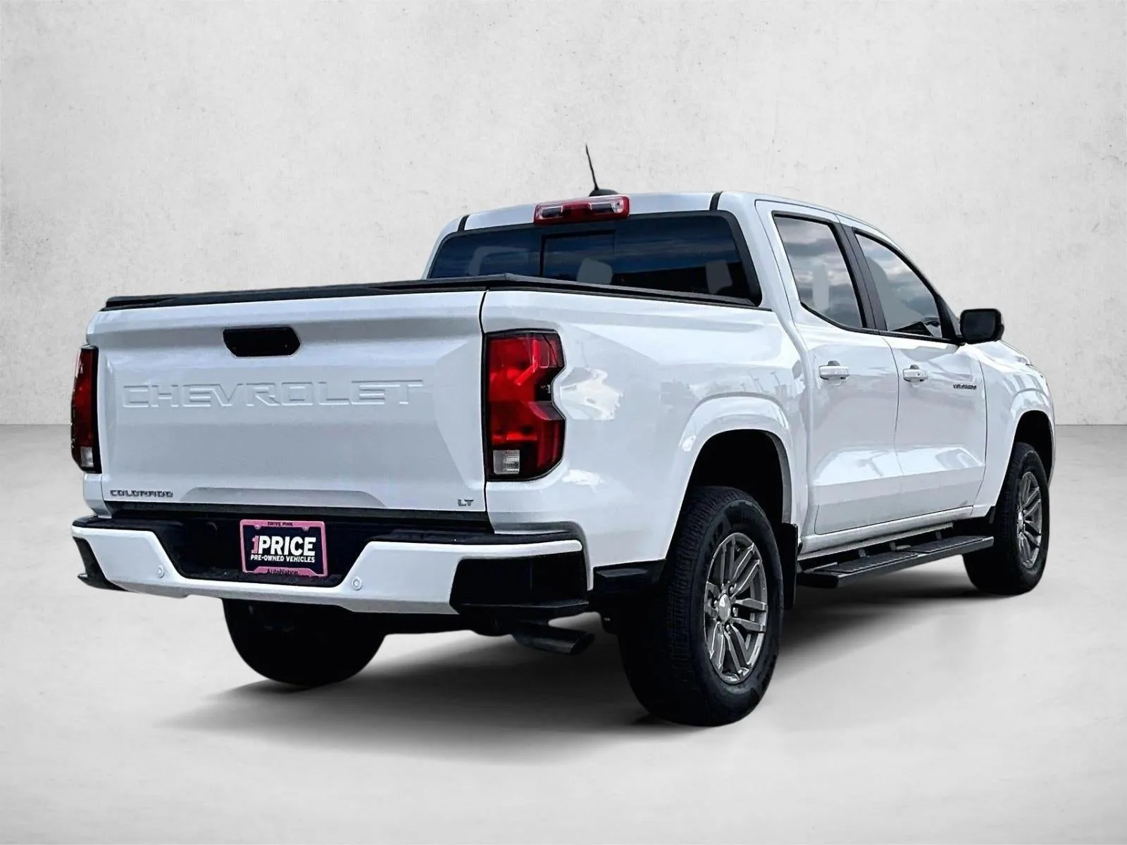 2024 Chevrolet Colorado LT photo 2