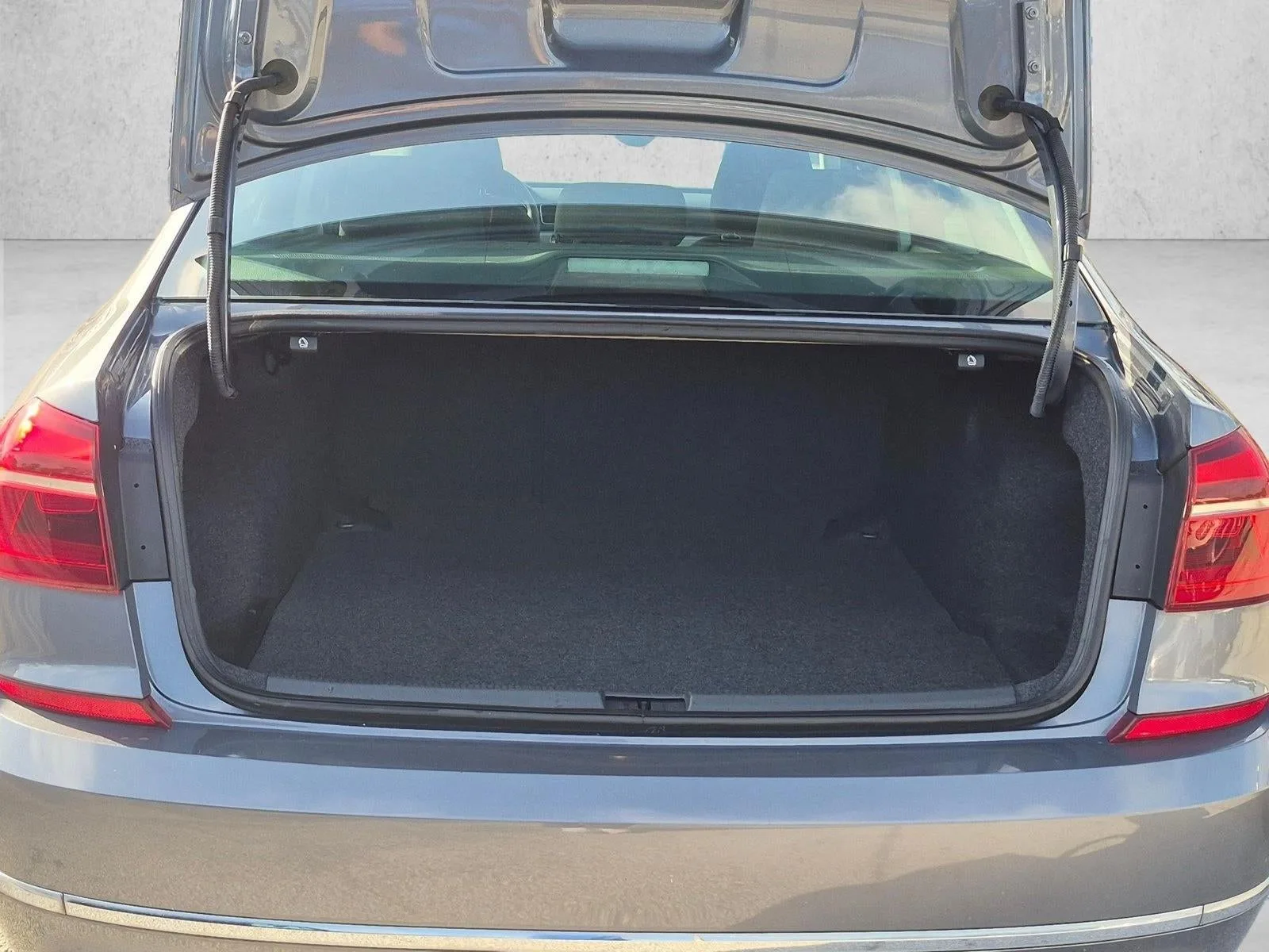 2018 Volkswagen Passat 2.0T S Auto photo 7