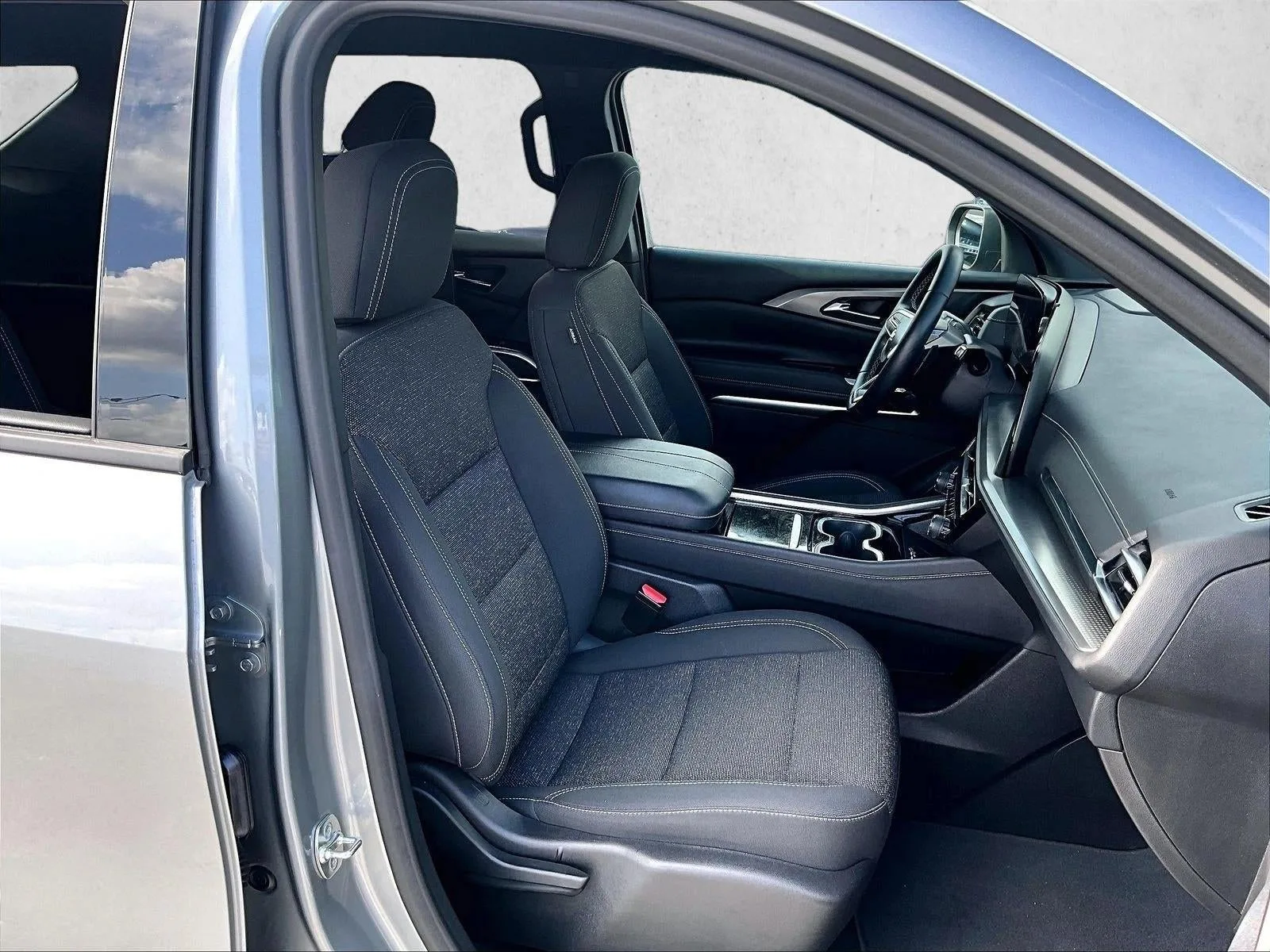 2024 Chevrolet Traverse LT photo 9