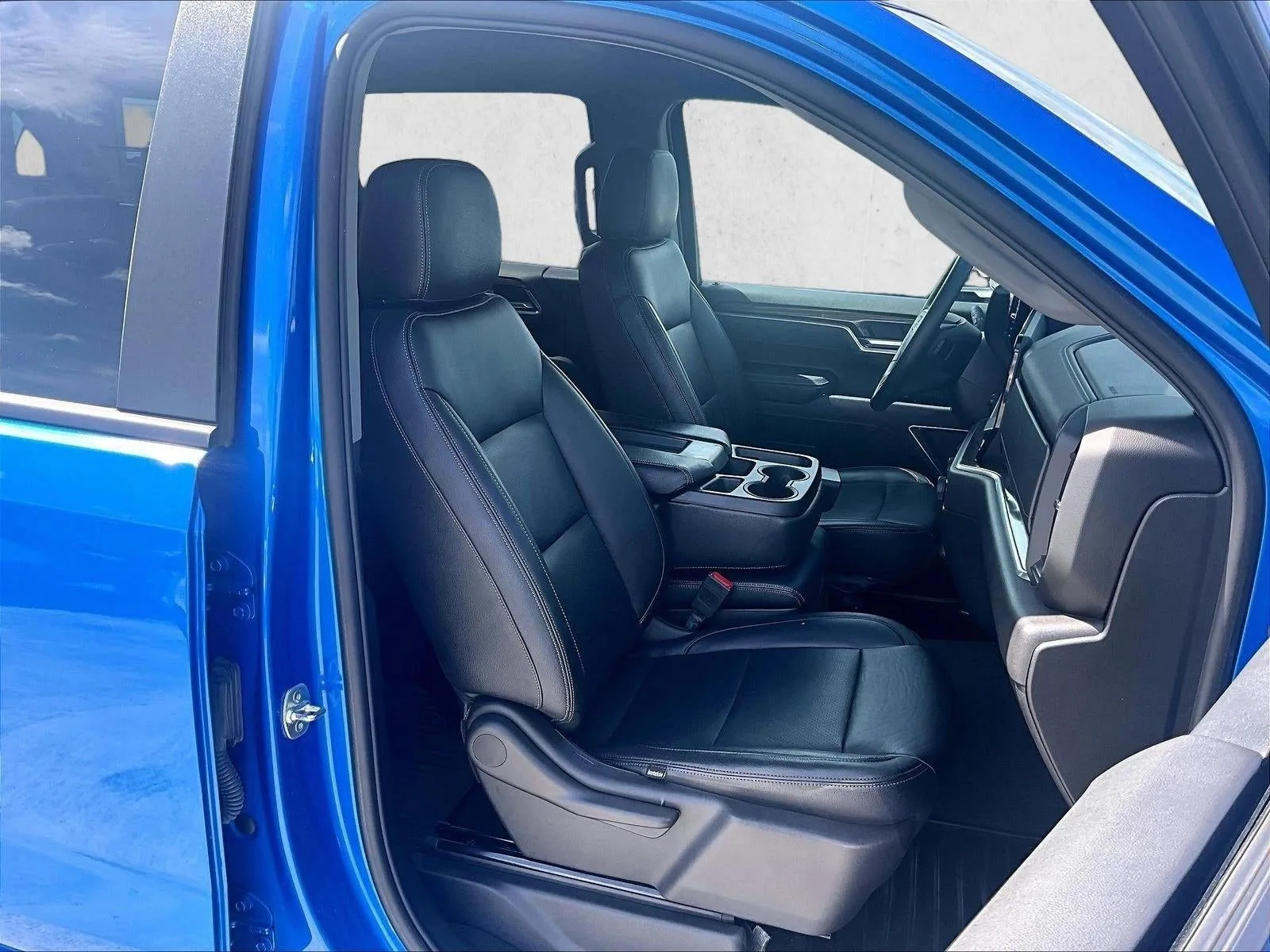 2025 Chevrolet Silverado 1500 LT photo 9