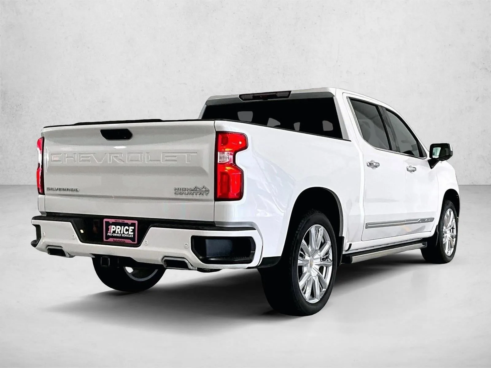 2024 Chevrolet Silverado 1500 High Country photo 2