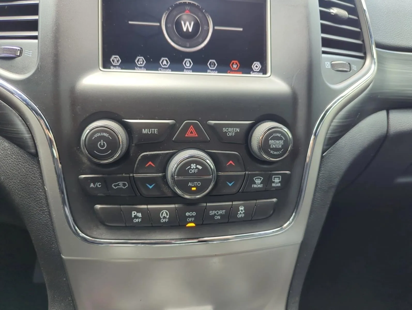 2019 Jeep Grand Cherokee Laredo 4x2 photo 12